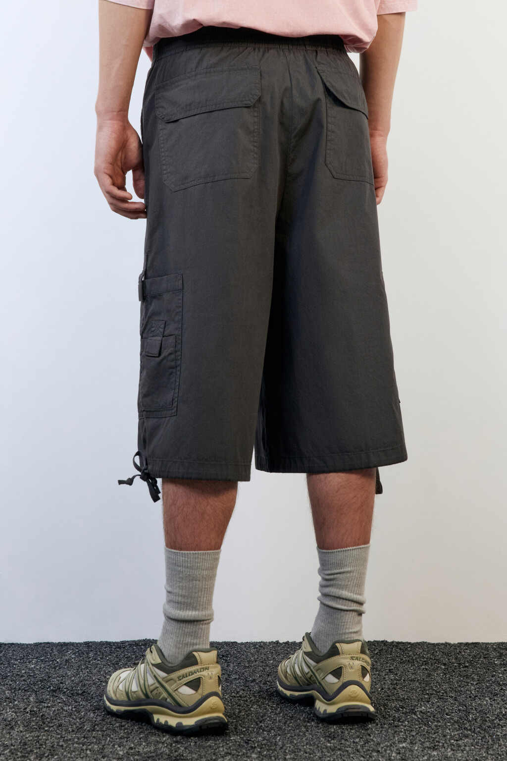 Шорты-бриджи широкие хлопковые с карманами-карго - цвет серый - 4