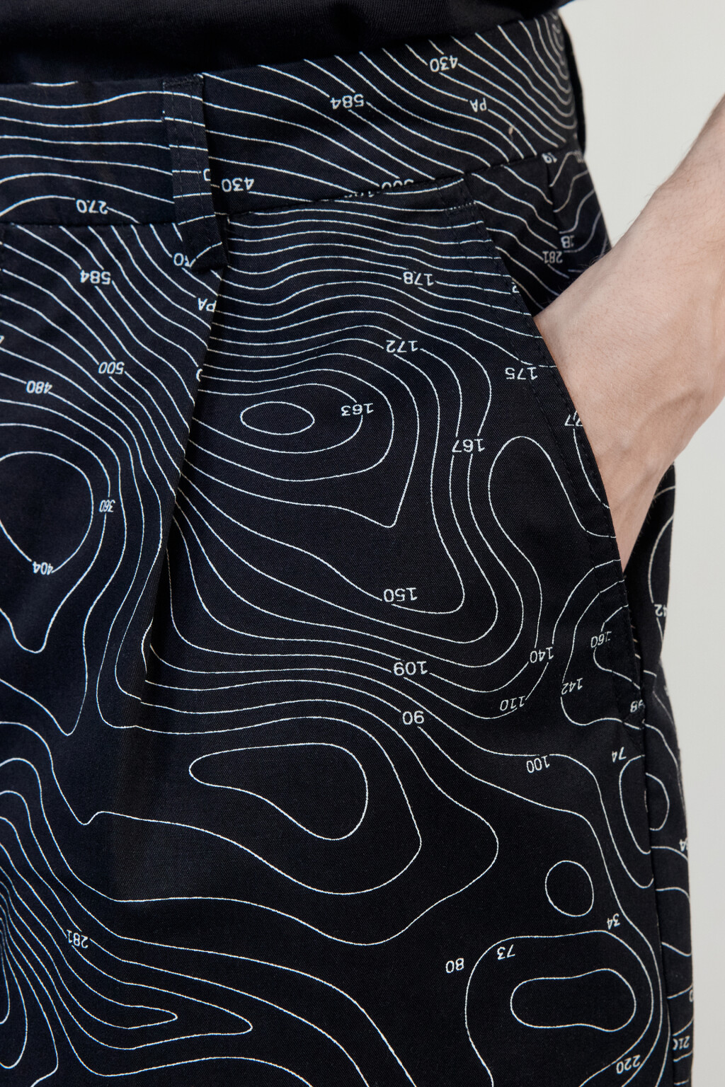 Шорты-бермуды хлопковые с принтом - цвет черный - 7