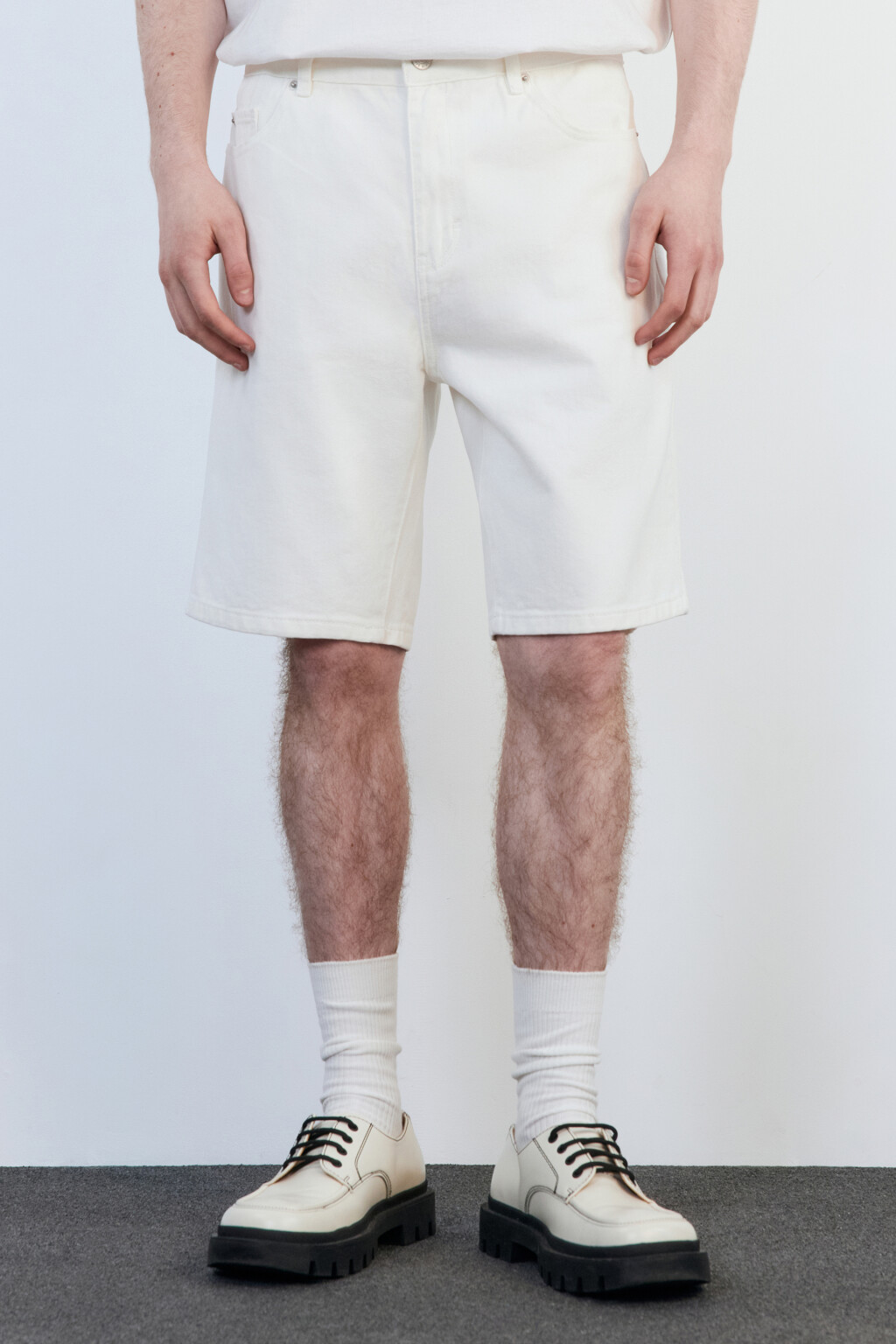 Шорты джинсовые со средней посадкой - цвет белый - 2
