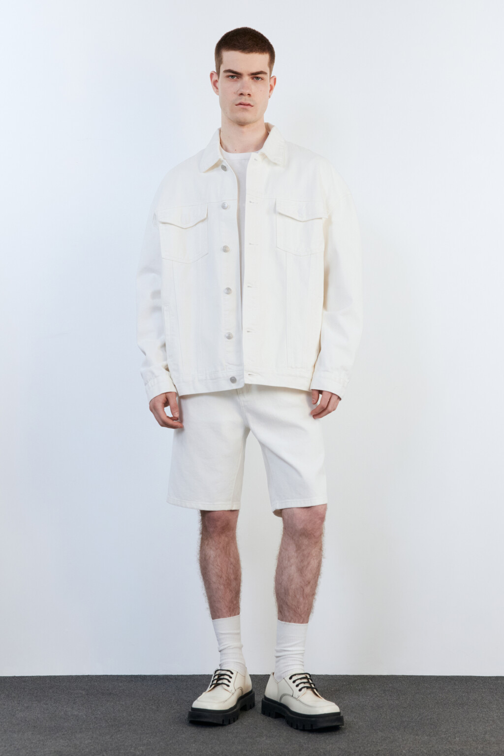 Шорты джинсовые со средней посадкой - цвет белый - 5