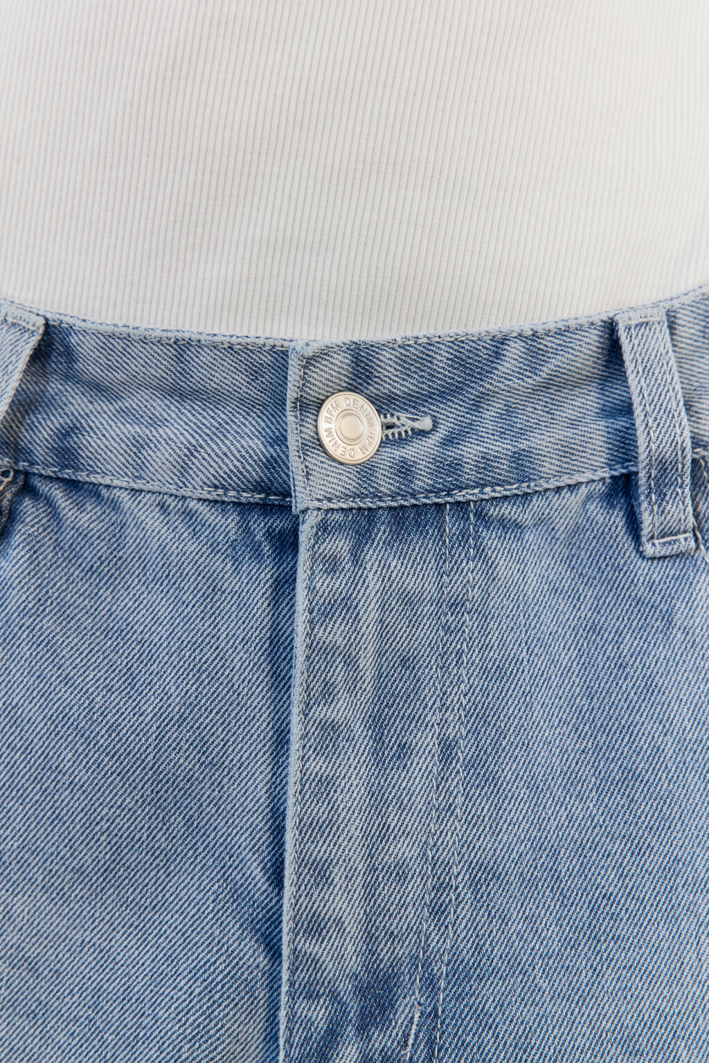 Шорты-бермуды джинсовые со средней посадкой - цвет голубой - 6