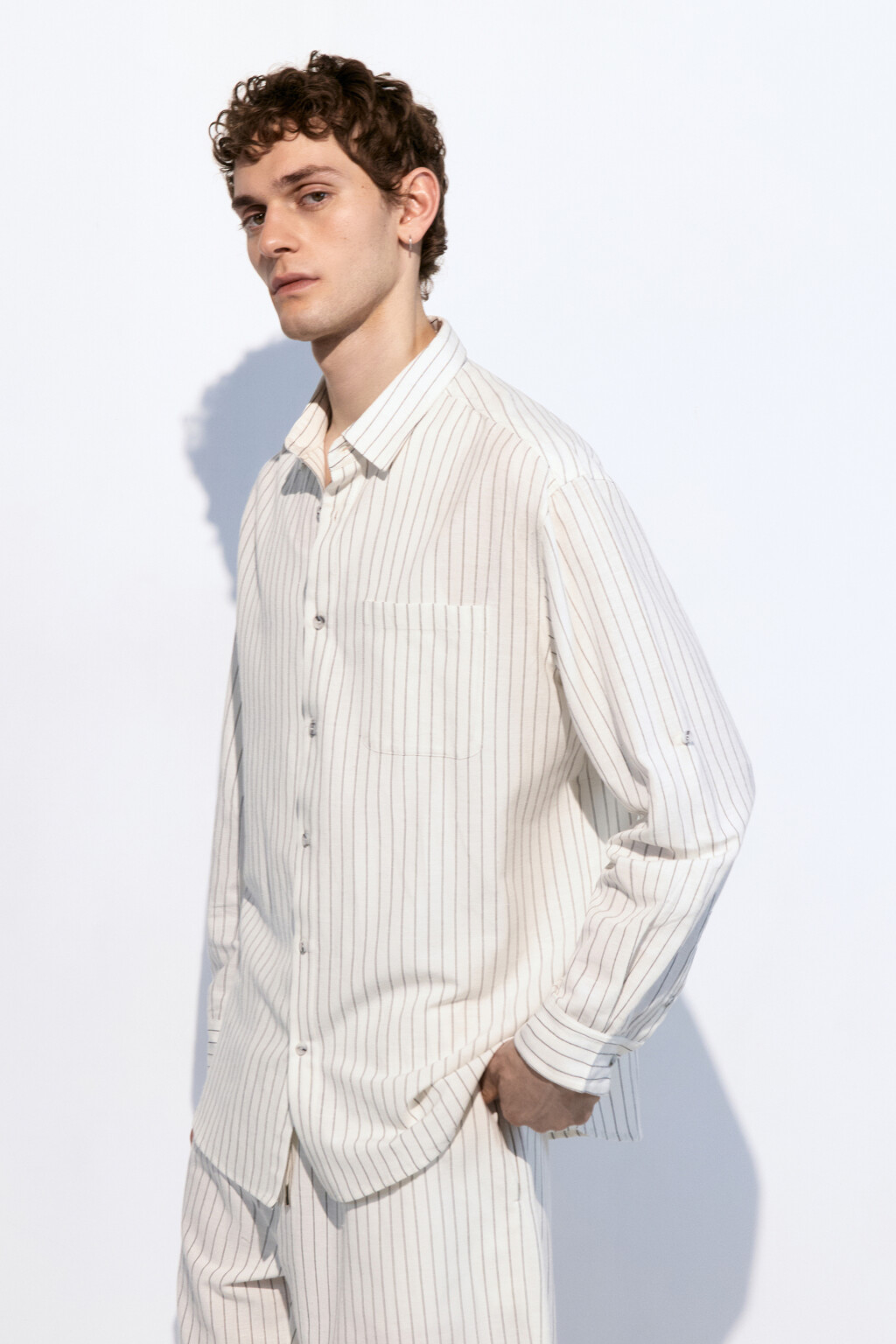 Рубашка прямая из льняной ткани - цвет белый - 4