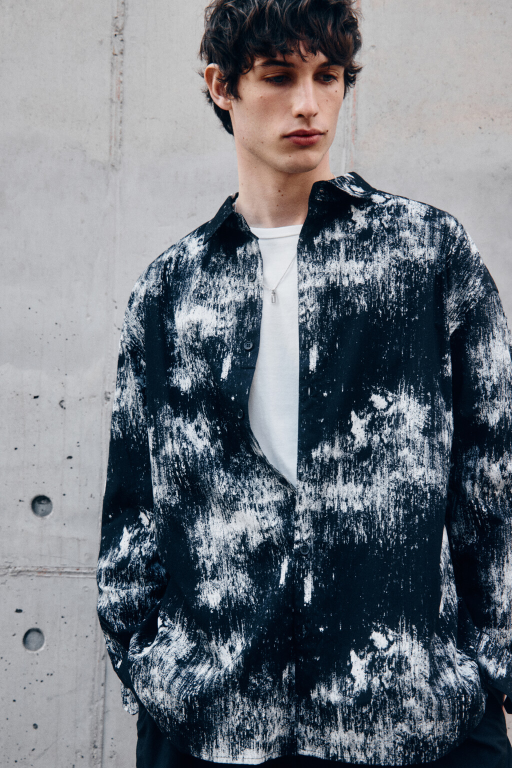 Рубашка oversize с эффектом тай-дай и надписью - цвет черный - 9