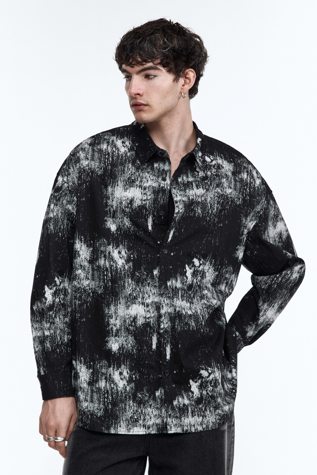 Рубашка oversize с эффектом тай-дай и надписью - цвет черный - 3