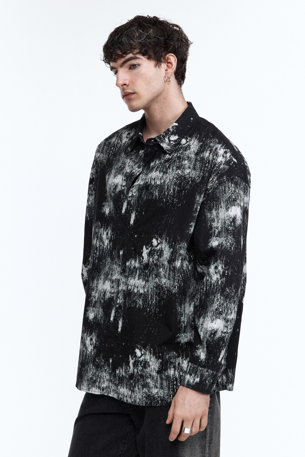 Рубашка oversize с эффектом тай-дай и надписью - цвет черный - 4