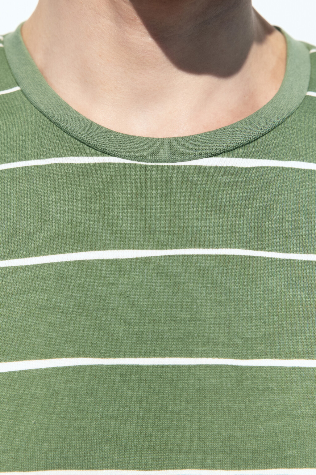 Футболка хлопковая с принтом в полоску - цвет зеленый - 6