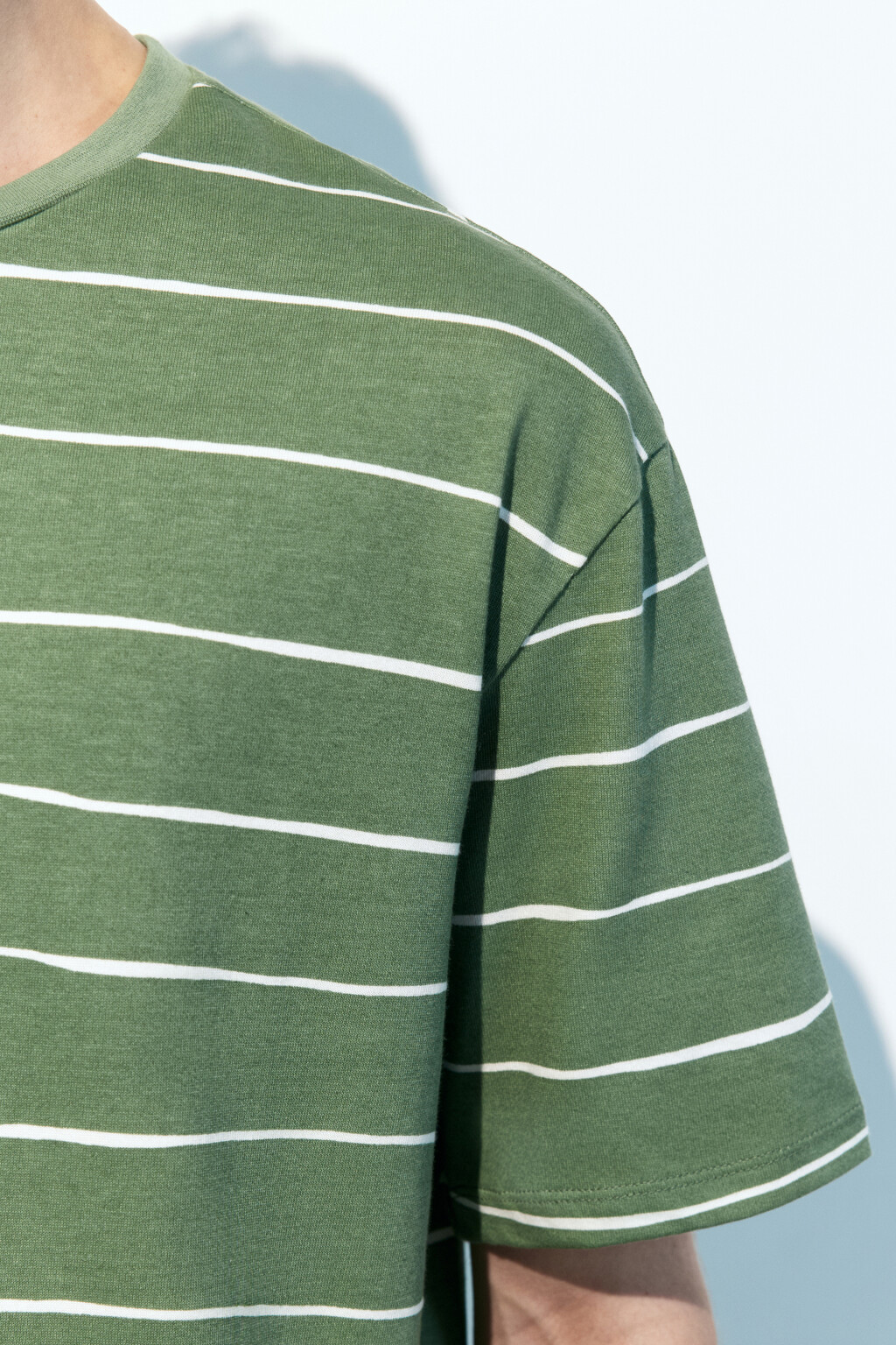 Футболка хлопковая с принтом в полоску - цвет зеленый - 7