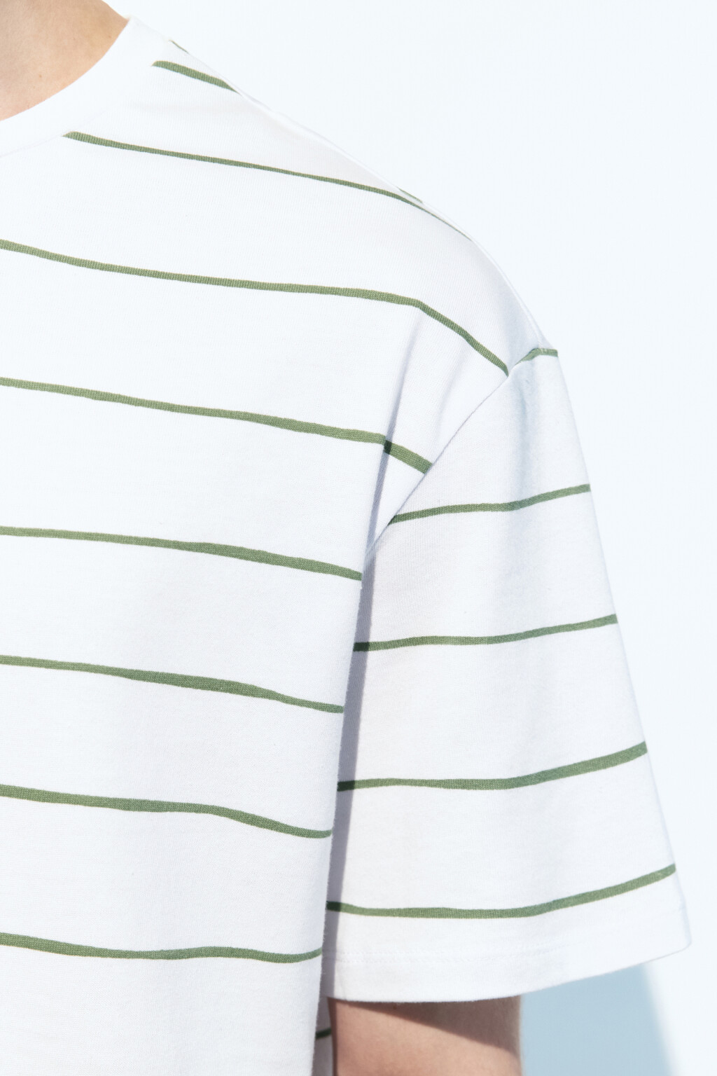 Футболка хлопковая с принтом в полоску - цвет белый - 7