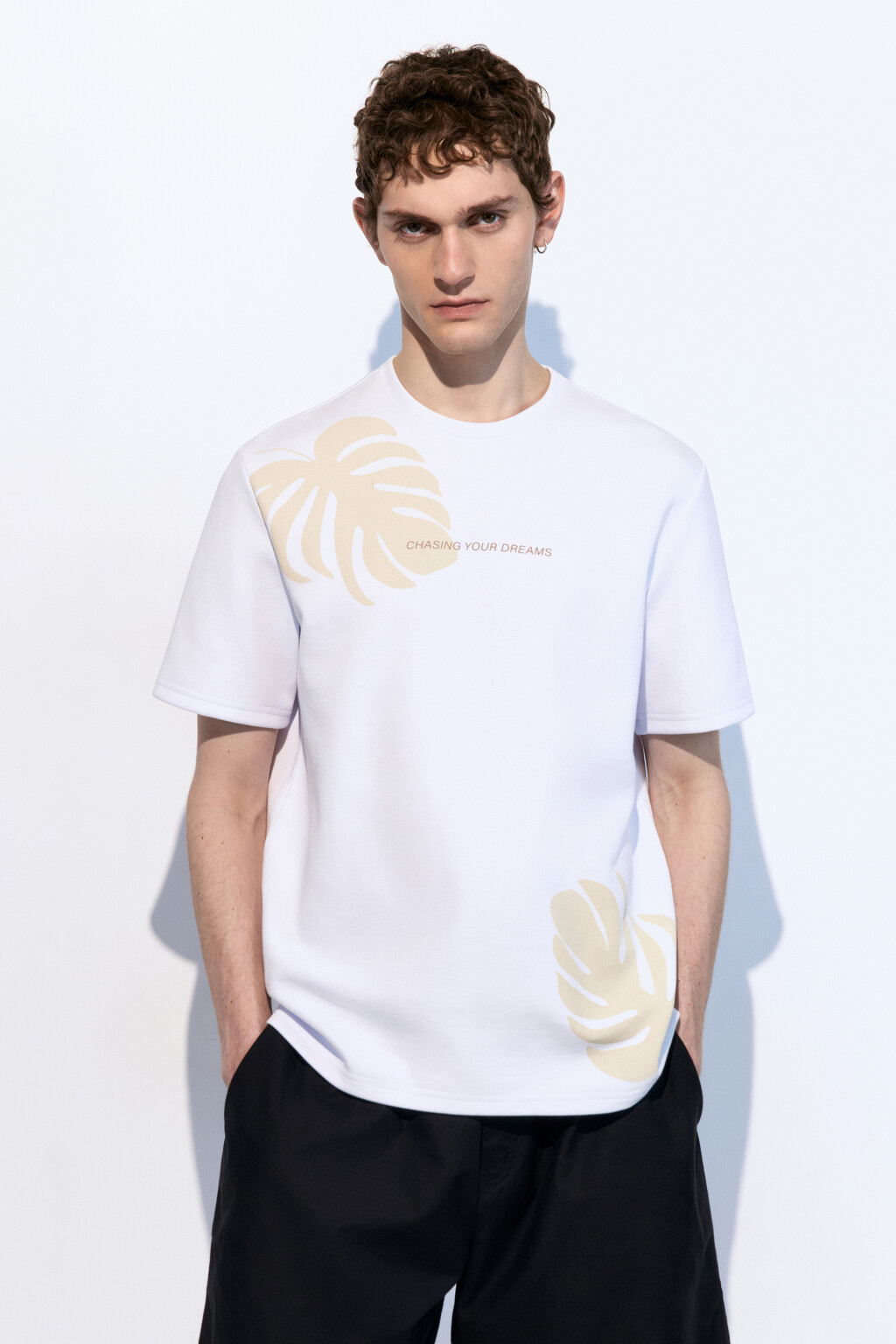 Футболка прямая с принтом и надписью - цвет белый - 2