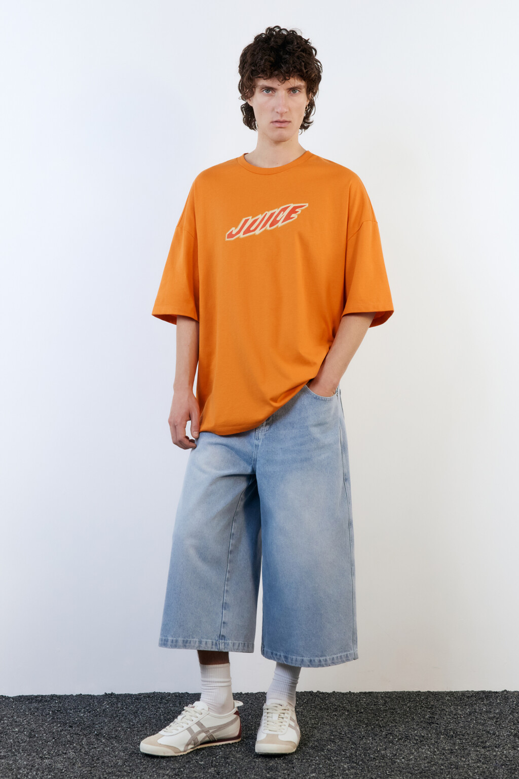 Футболка хлопковая с принтом в стиле нулевых - цвет оранжевый - 5