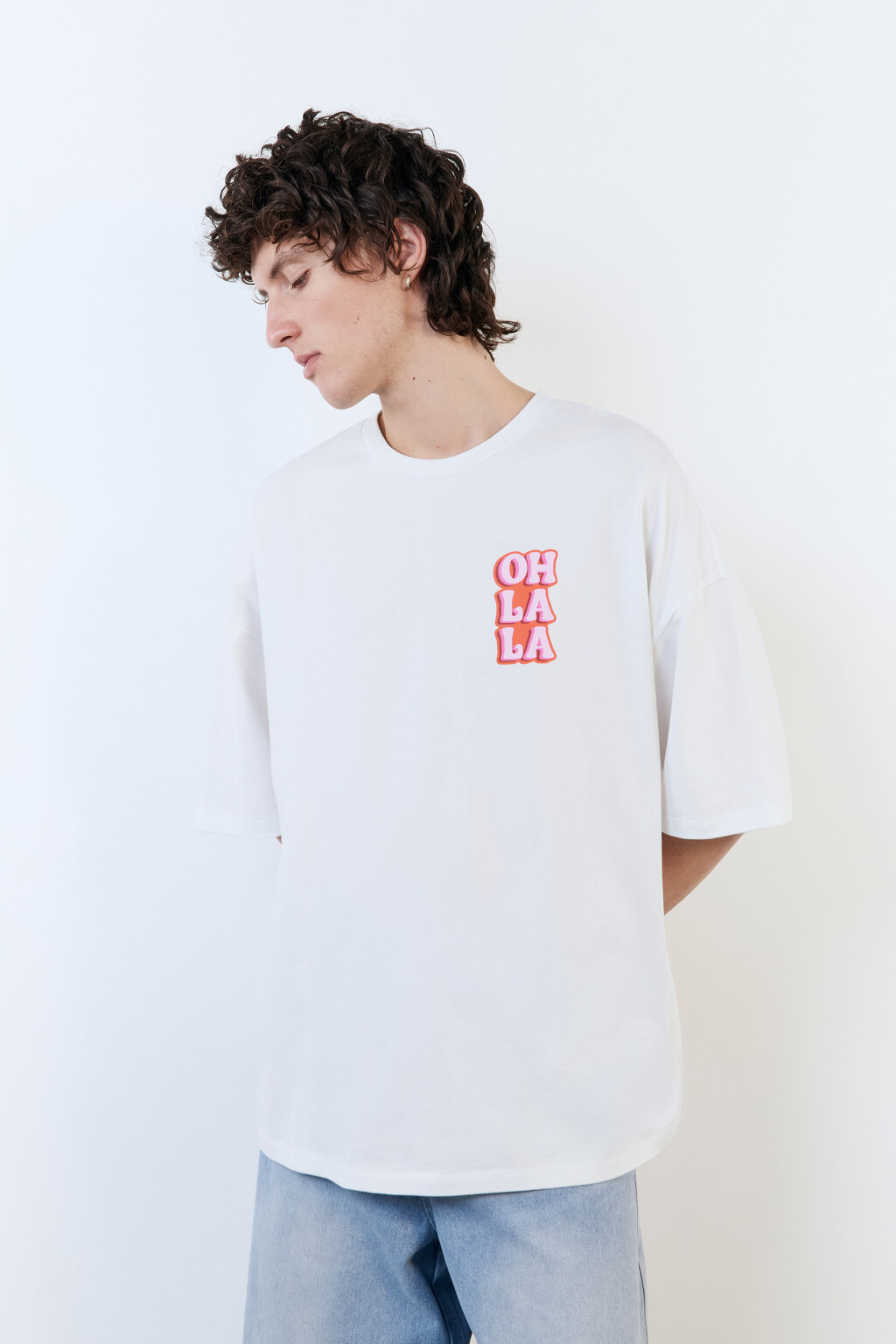 Футболка хлопковая с принтом в стиле нулевых - цвет белый - 1