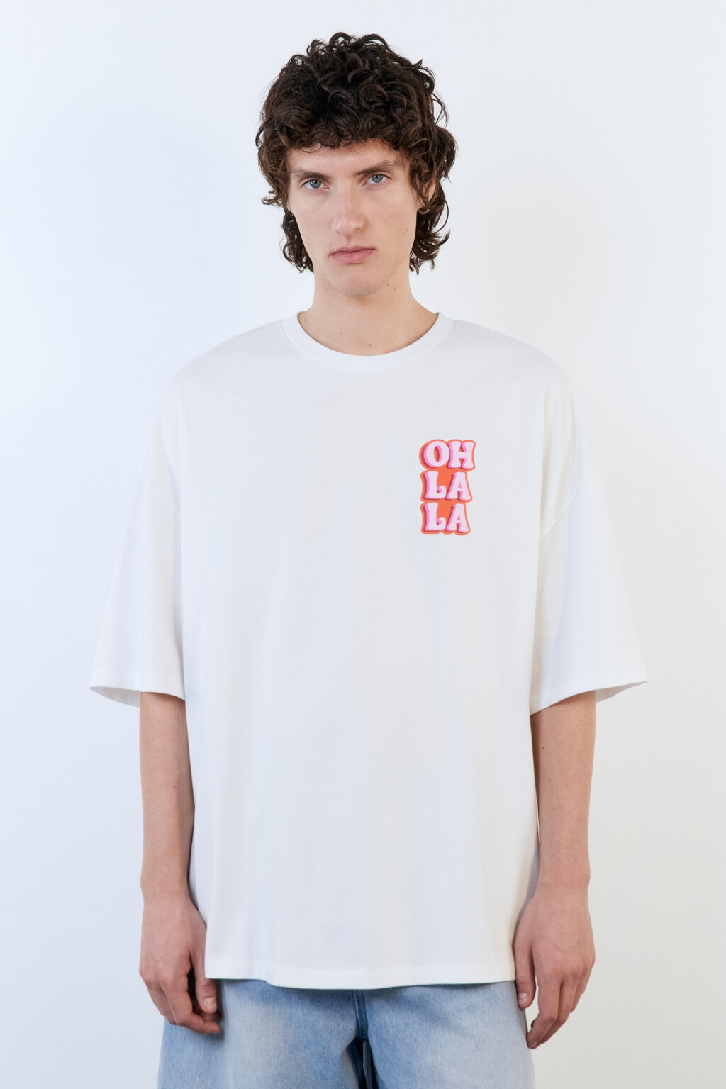 Футболка хлопковая с принтом в стиле нулевых - цвет белый - 2