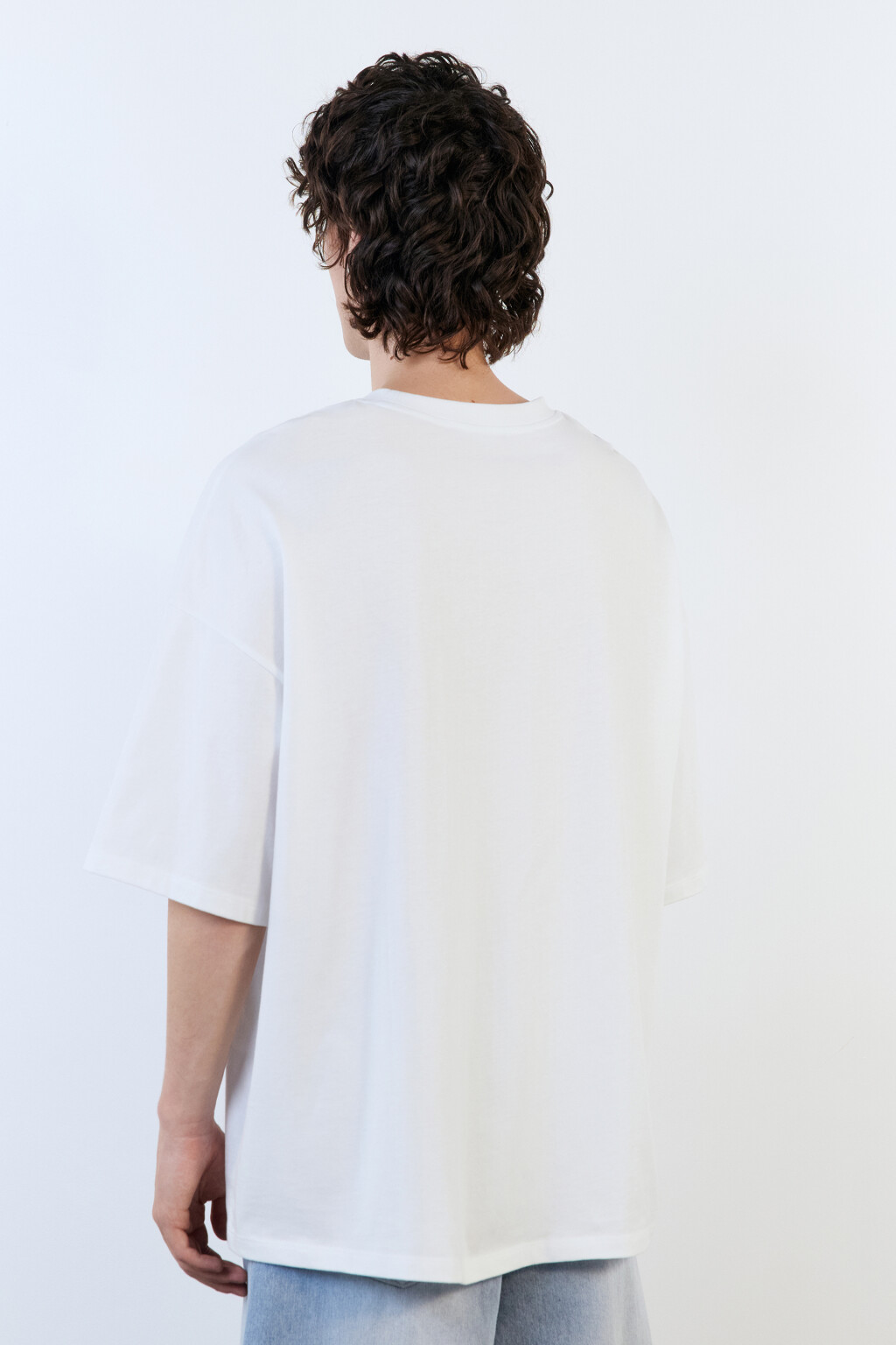 Футболка хлопковая с принтом в стиле нулевых - цвет белый - 4