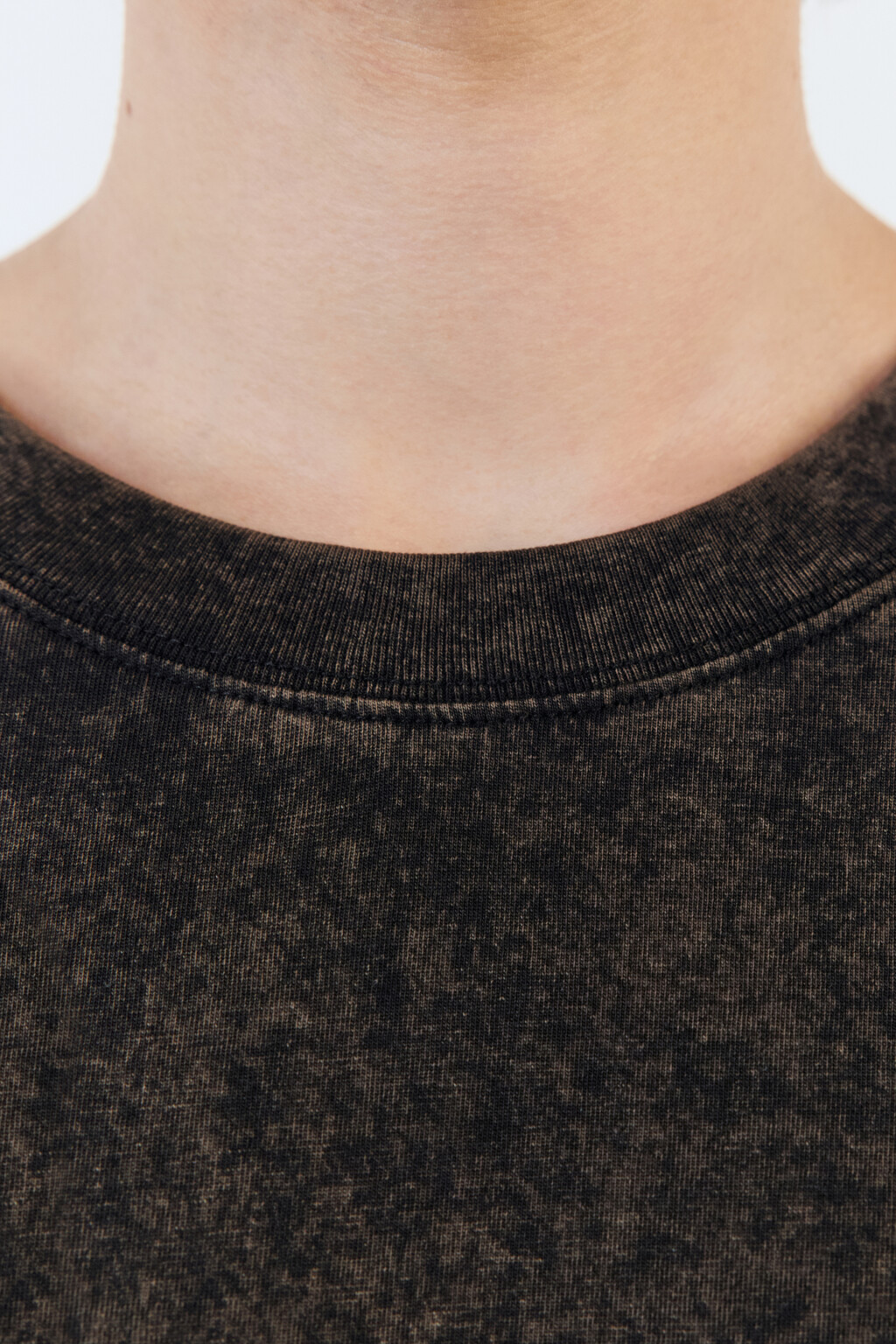 Футболка oversize с вареным эффектом и принтом - цвет черный - 6