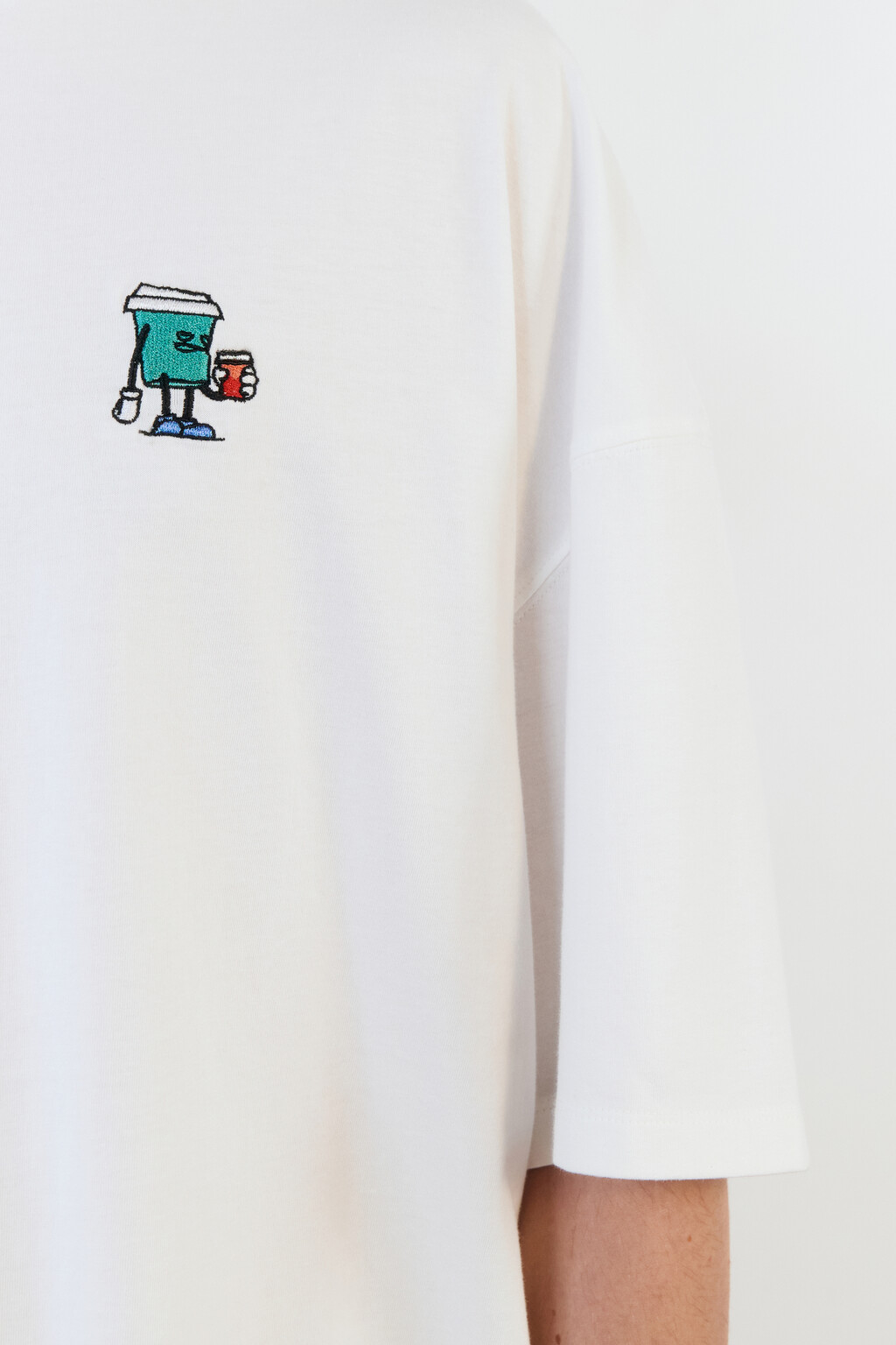 Футболка oversize с вареным эффектом и принтом - цвет белый - 7