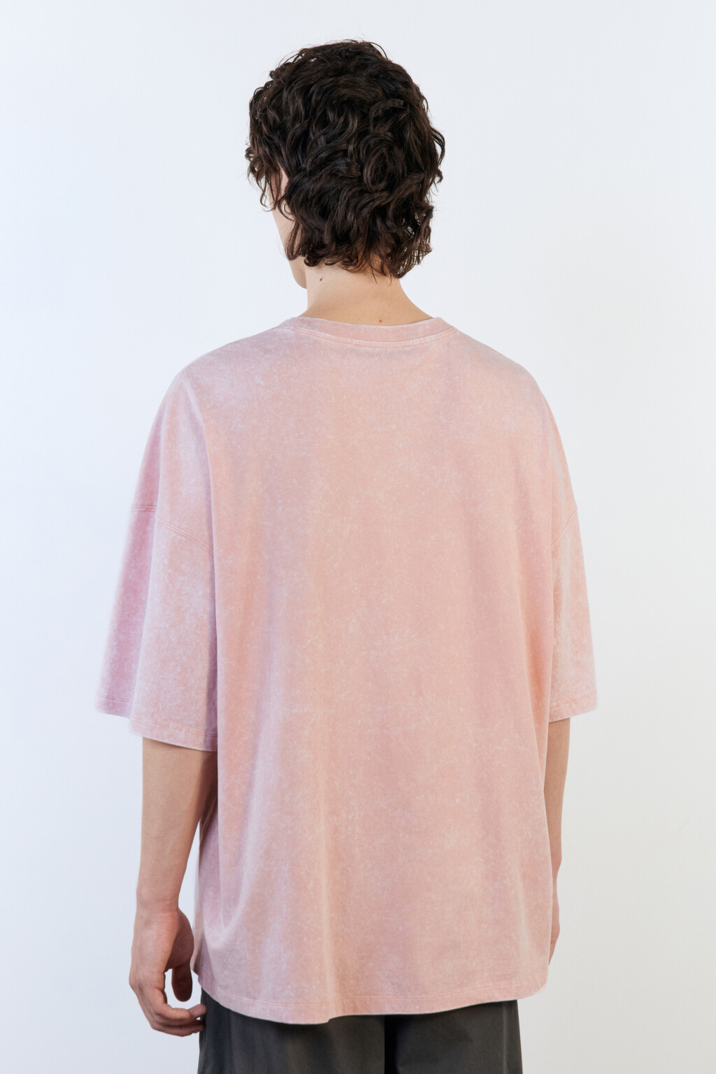 Футболка oversize с вареным эффектом и принтом - цвет розовый - 4