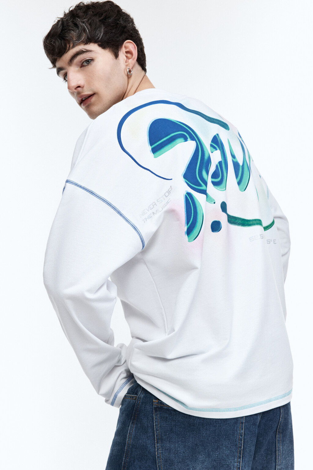 Лонгслив oversize с принтом-абстракцией - цвет белый - 1