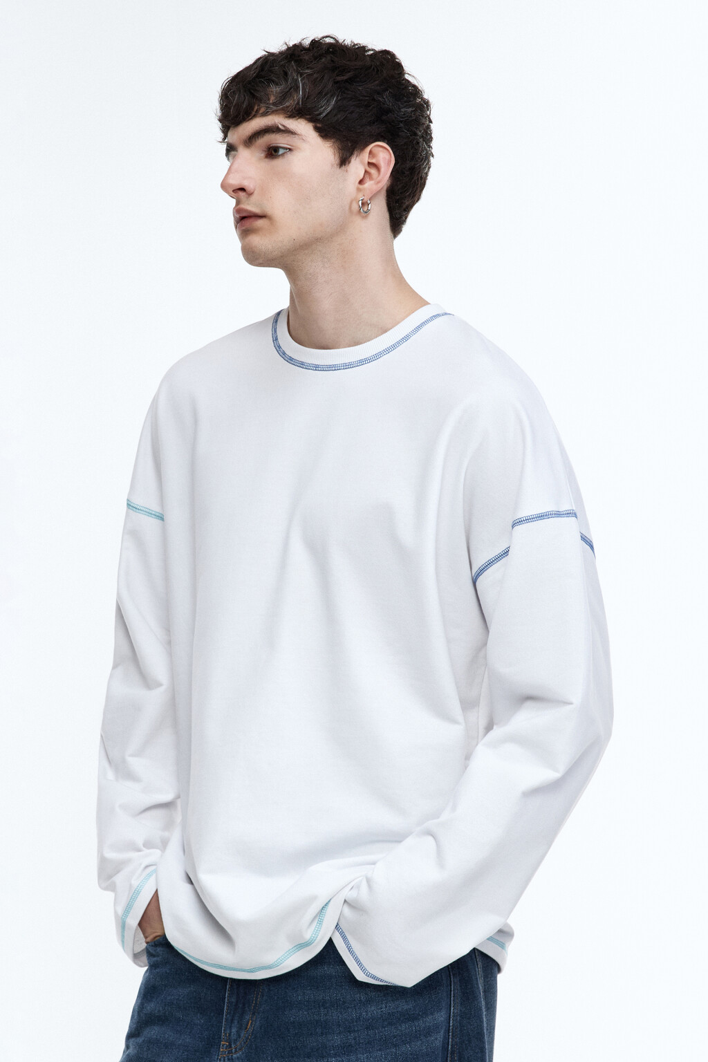 Лонгслив oversize с принтом-абстракцией - цвет белый - 4