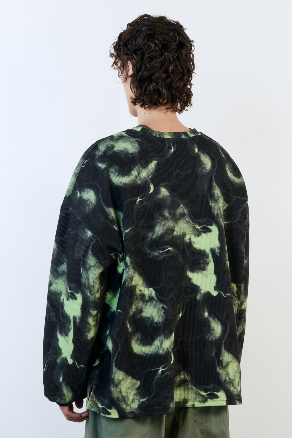 Лонгслив oversize с принтом-абстракцией - цвет мультиколор - 4