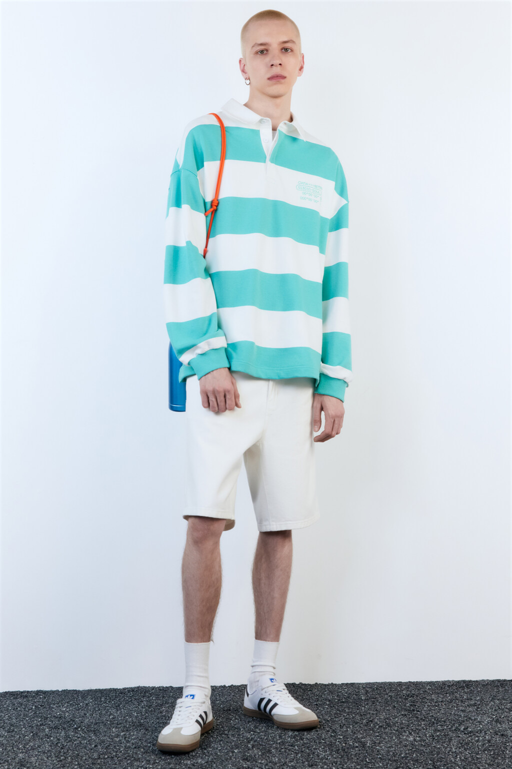 Свитшот в полоску с надписью на груди - цвет белый - 2