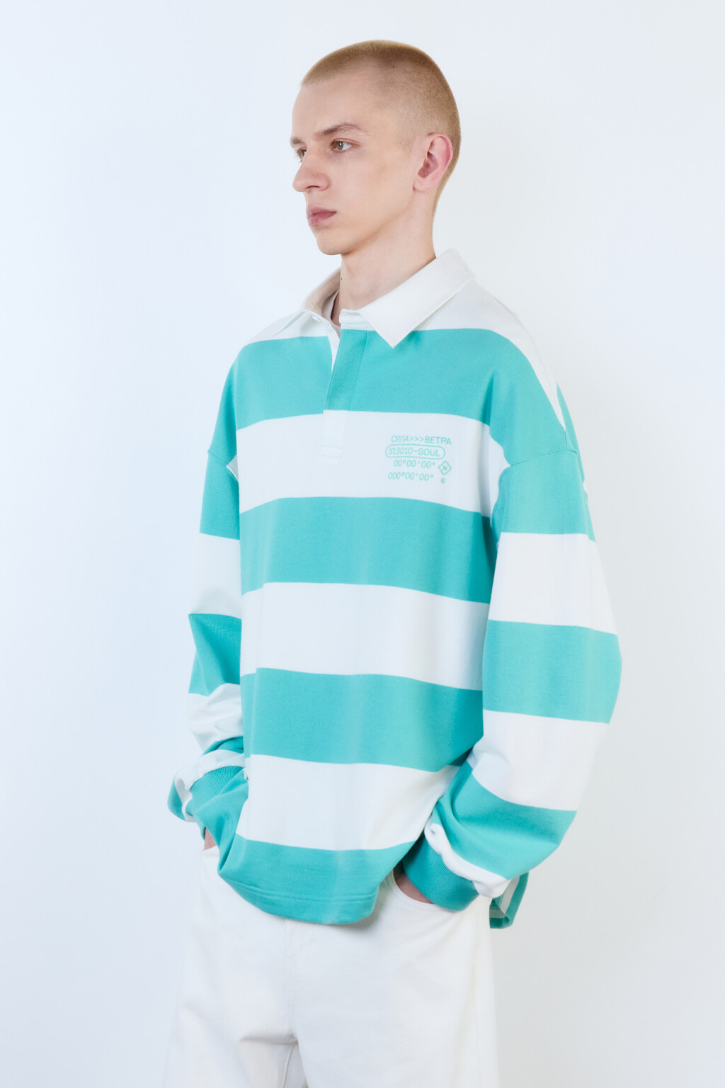 Свитшот в полоску с надписью на груди - цвет белый - 4