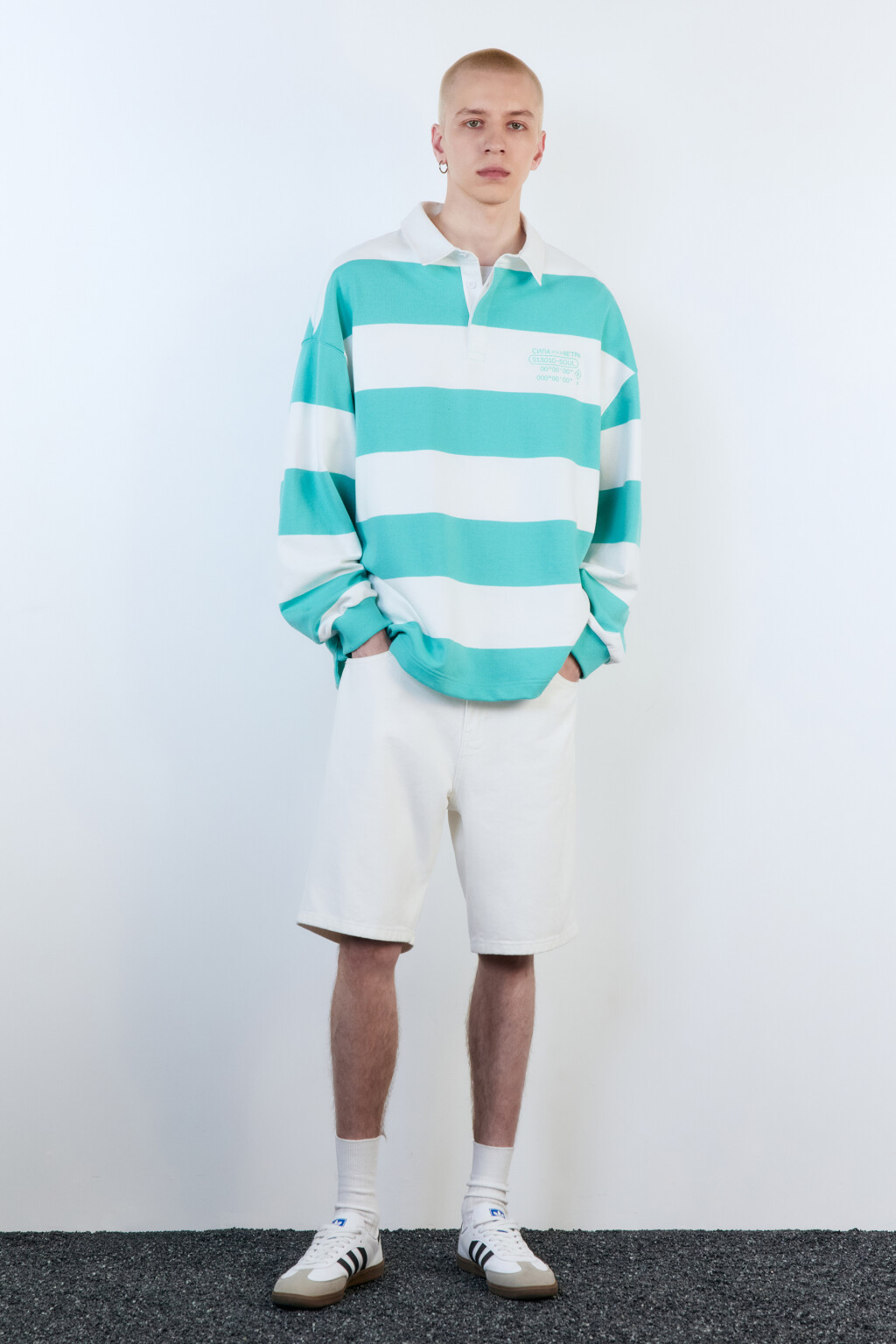 Свитшот в полоску с надписью на груди - цвет белый - 6