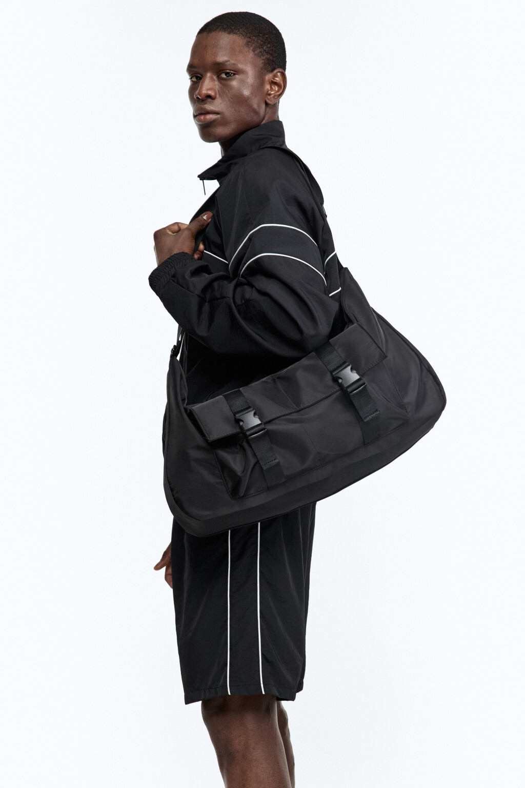 Сумка спортивная с наружными карманами - цвет черный - 4