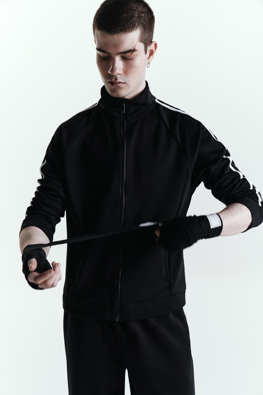 Куртка-олимпийка спортивная с лампасами - цвет черный - 9