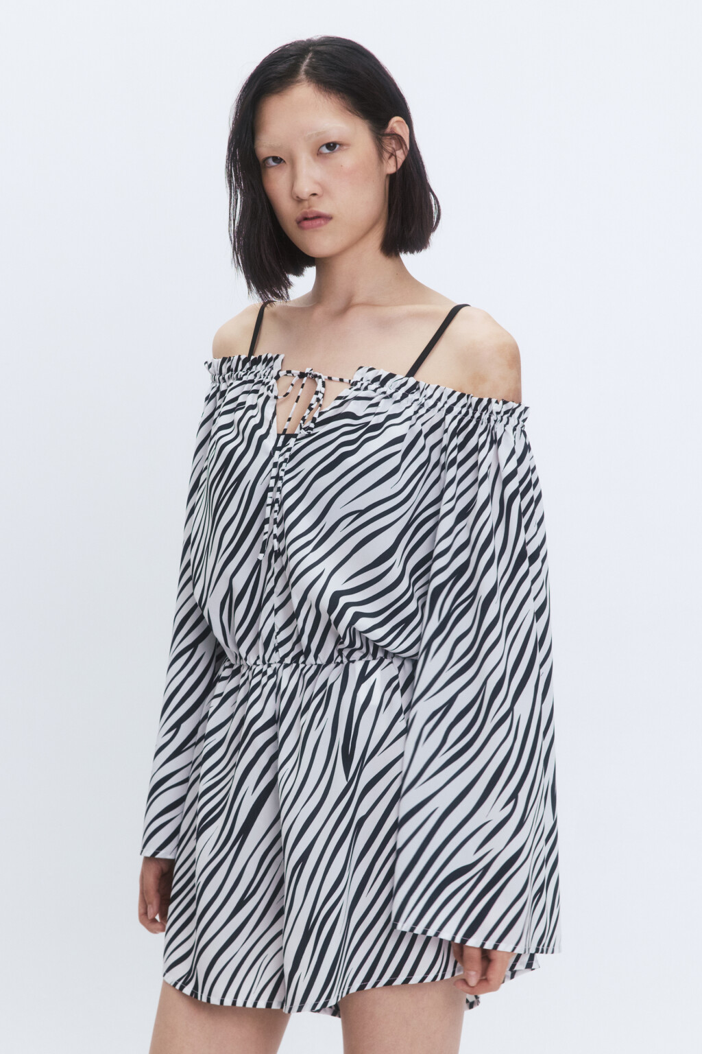 Комбинезон пляжный с открытыми плечами - цвет черный - 3