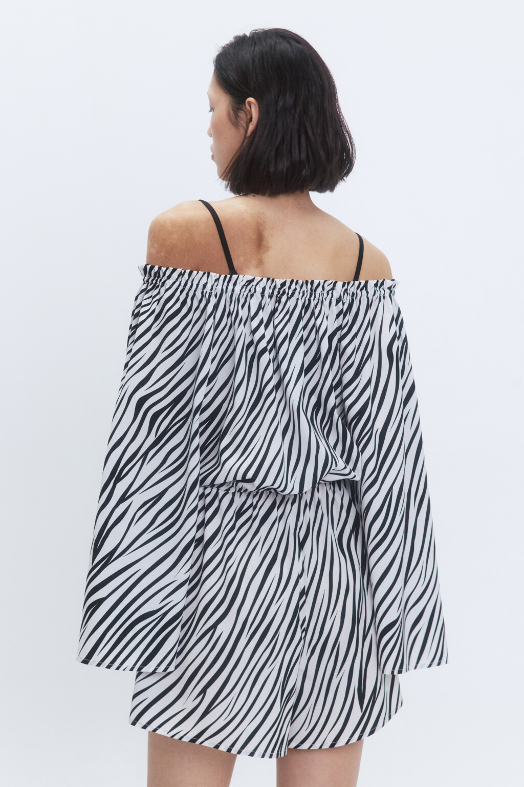 Комбинезон пляжный с открытыми плечами - цвет черный - 4