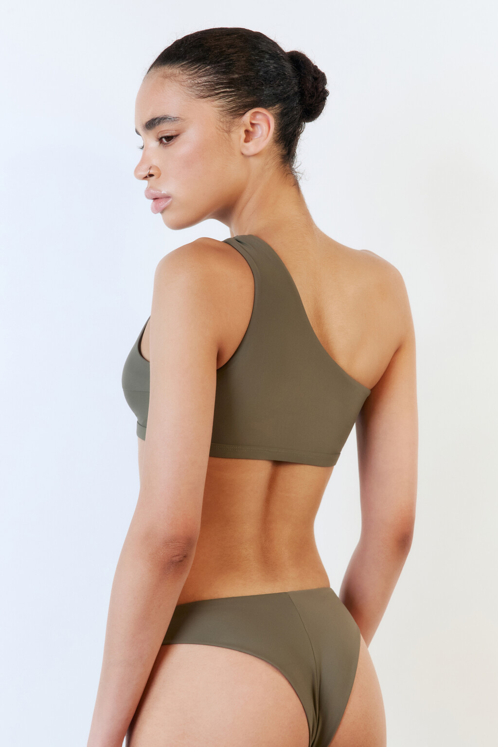 Лиф купальный на одно плечо с вырезом - цвет зеленый - 3