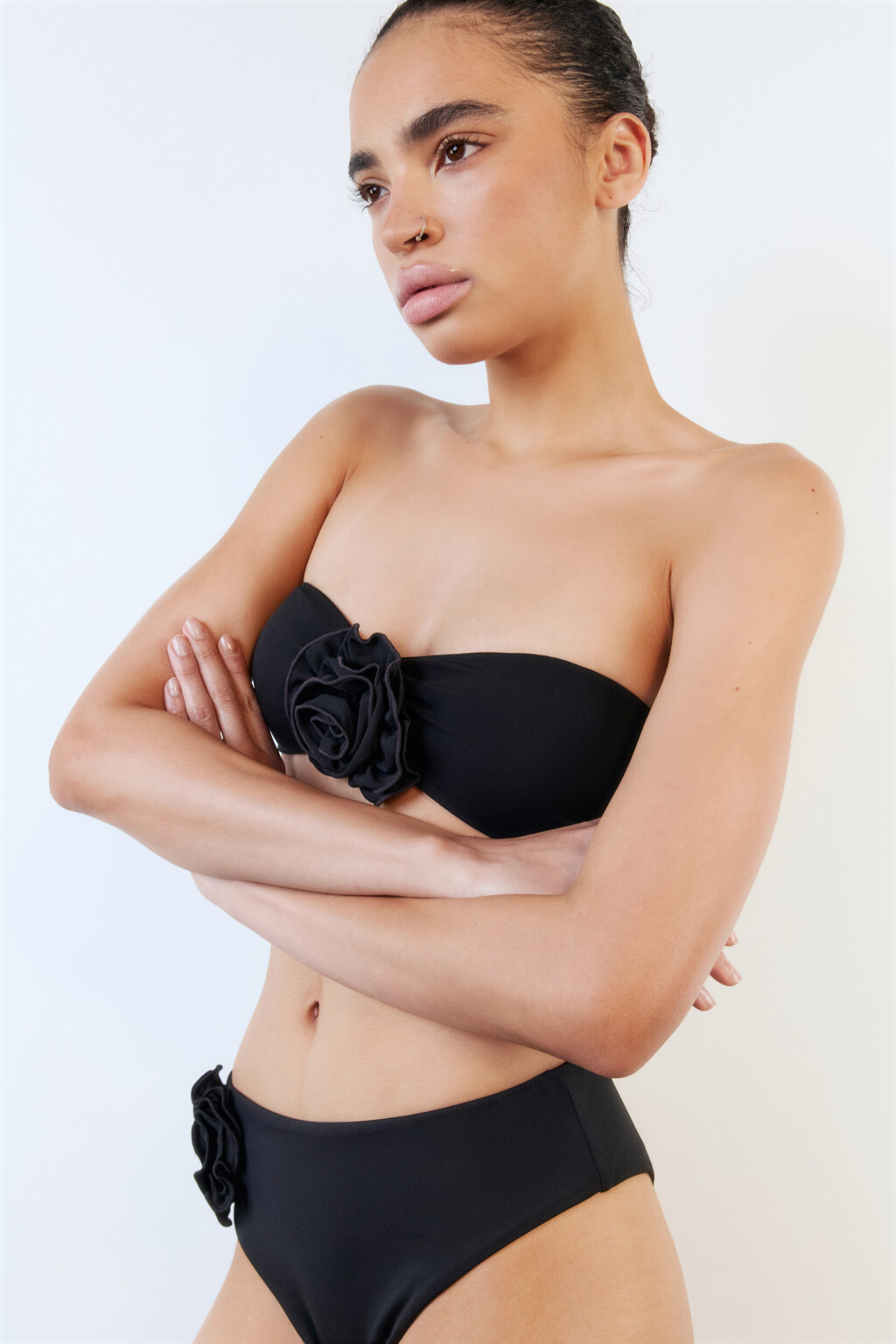 Лиф-бандо купальный с цветком - цвет черный - 1