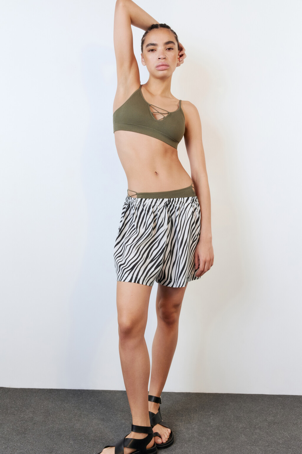 Лиф-топ купальный в рубчик со шнуровкой - цвет зеленый - 2