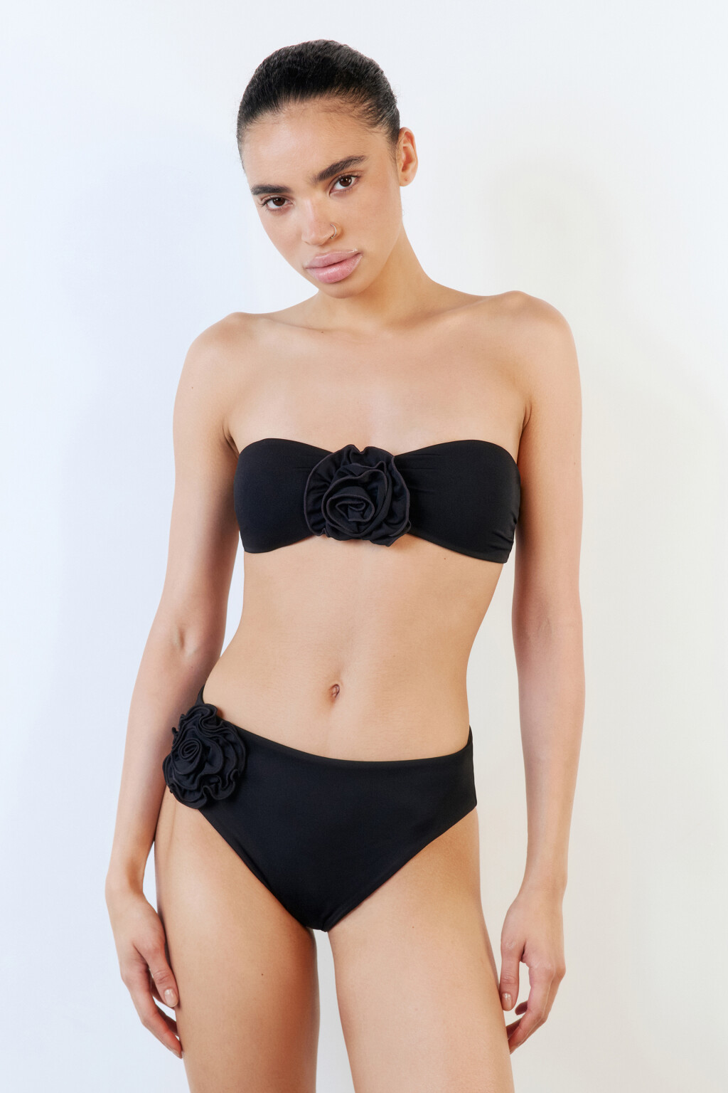 Трусы-слипы купальные высокие с цветком - цвет черный - 4