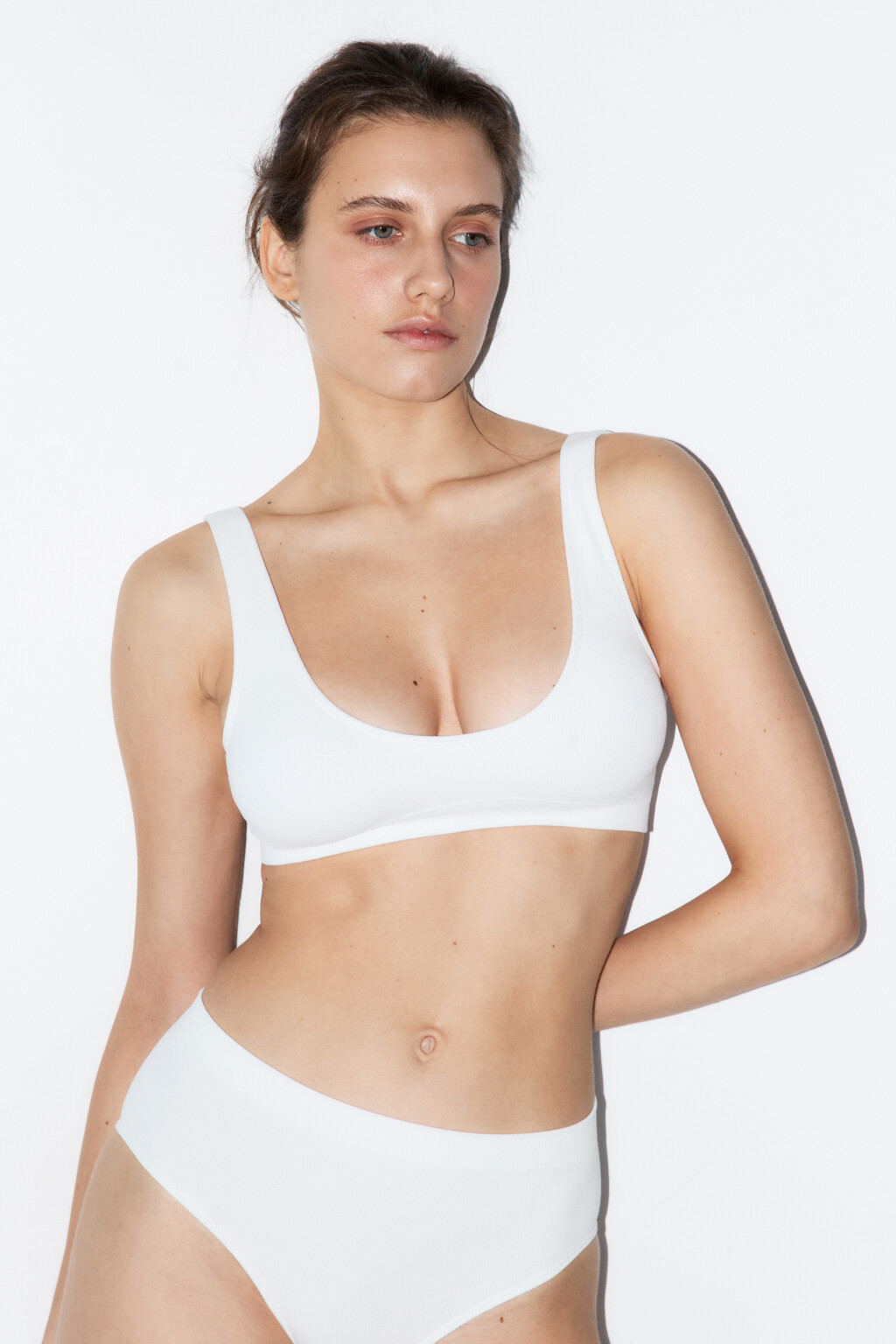 Бюстгальтер-бра бесшовный в рубчик - цвет белый - 2