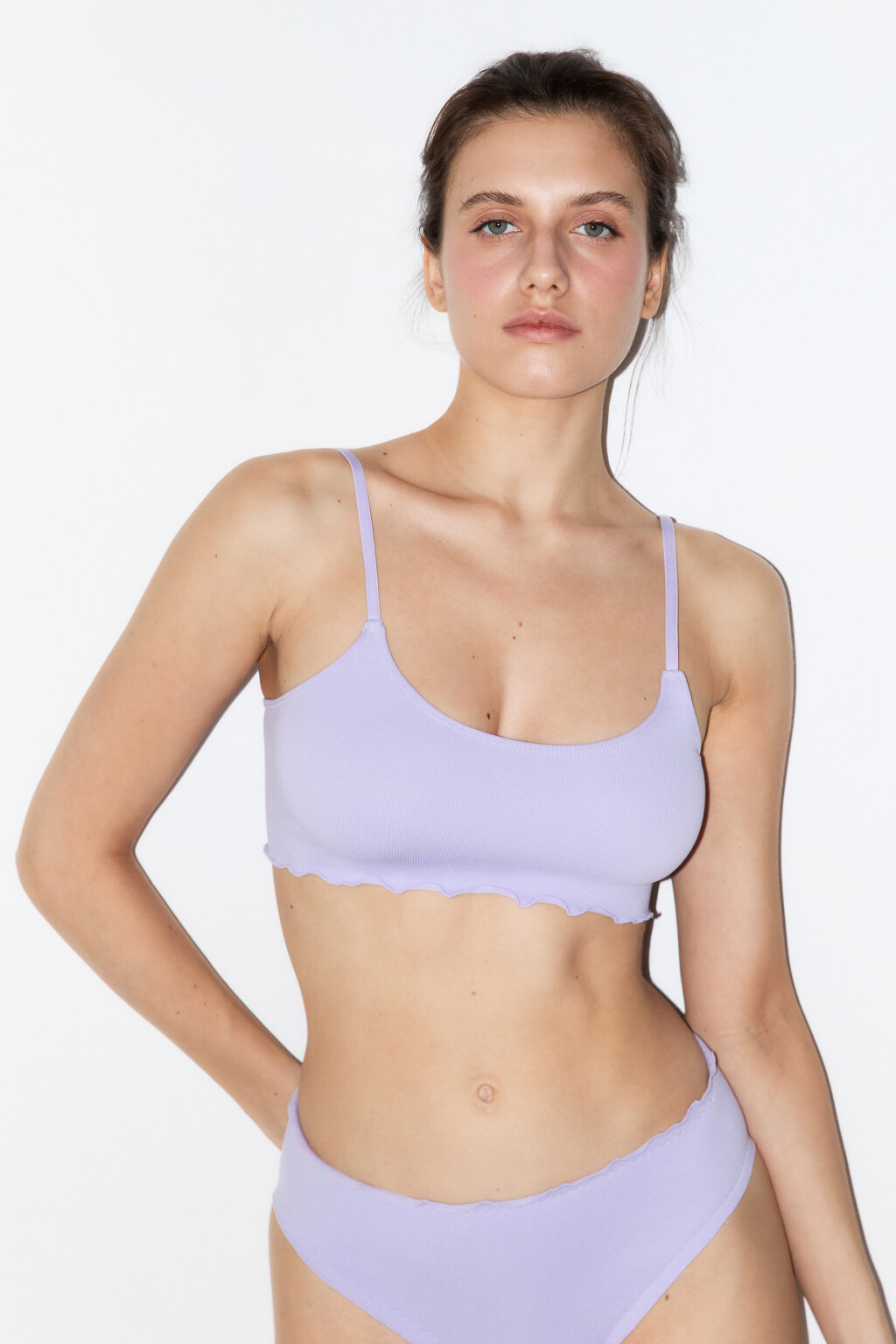 Бюстгальтер-майка в рубчик с оборками - цвет сиреневый - 2