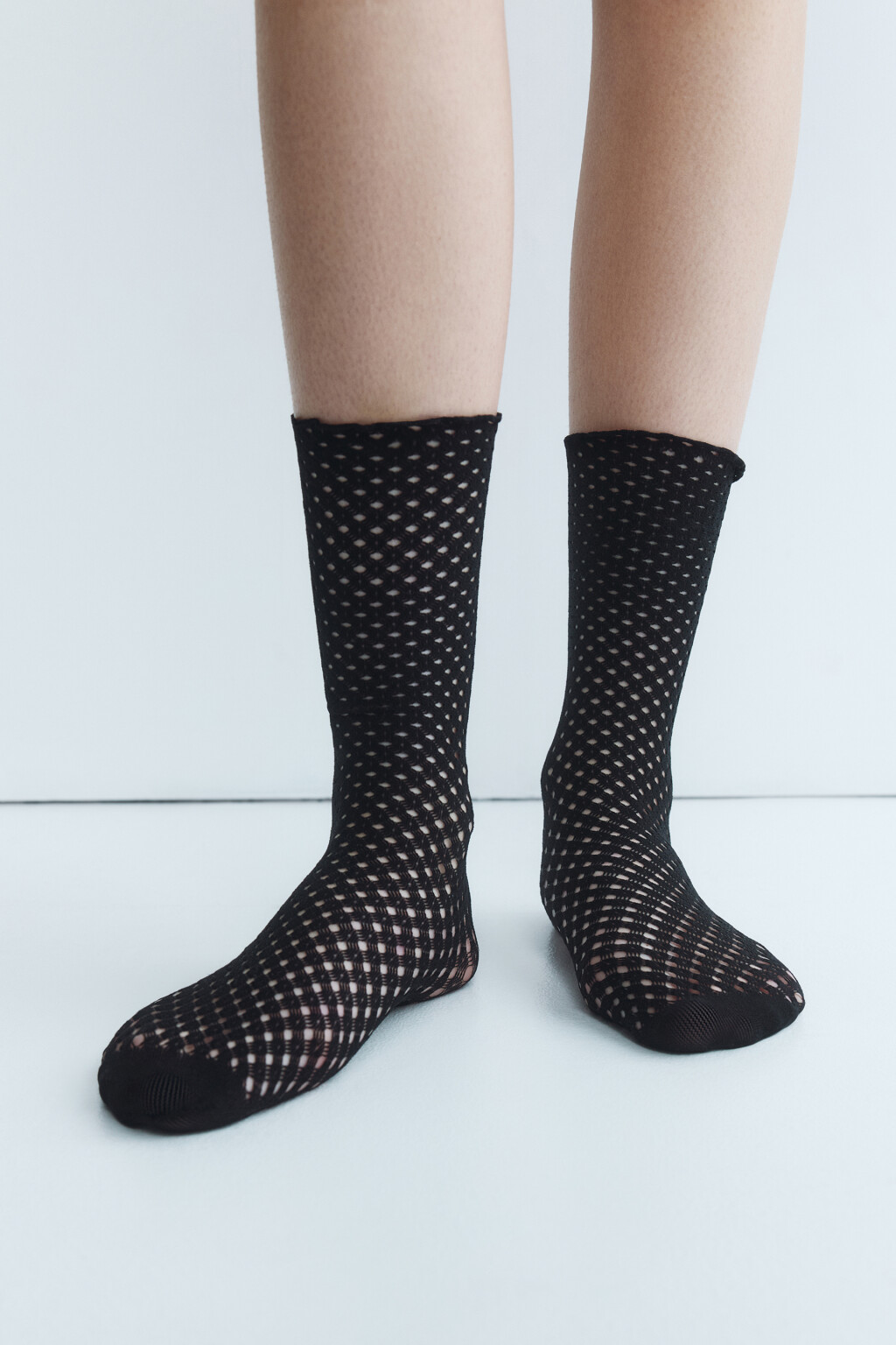 Гольфы короткие ажурные с оборками - цвет черный - 4