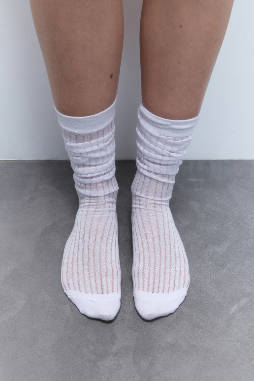Гольфы тонкие в крупный рубчик - цвет белый - 2