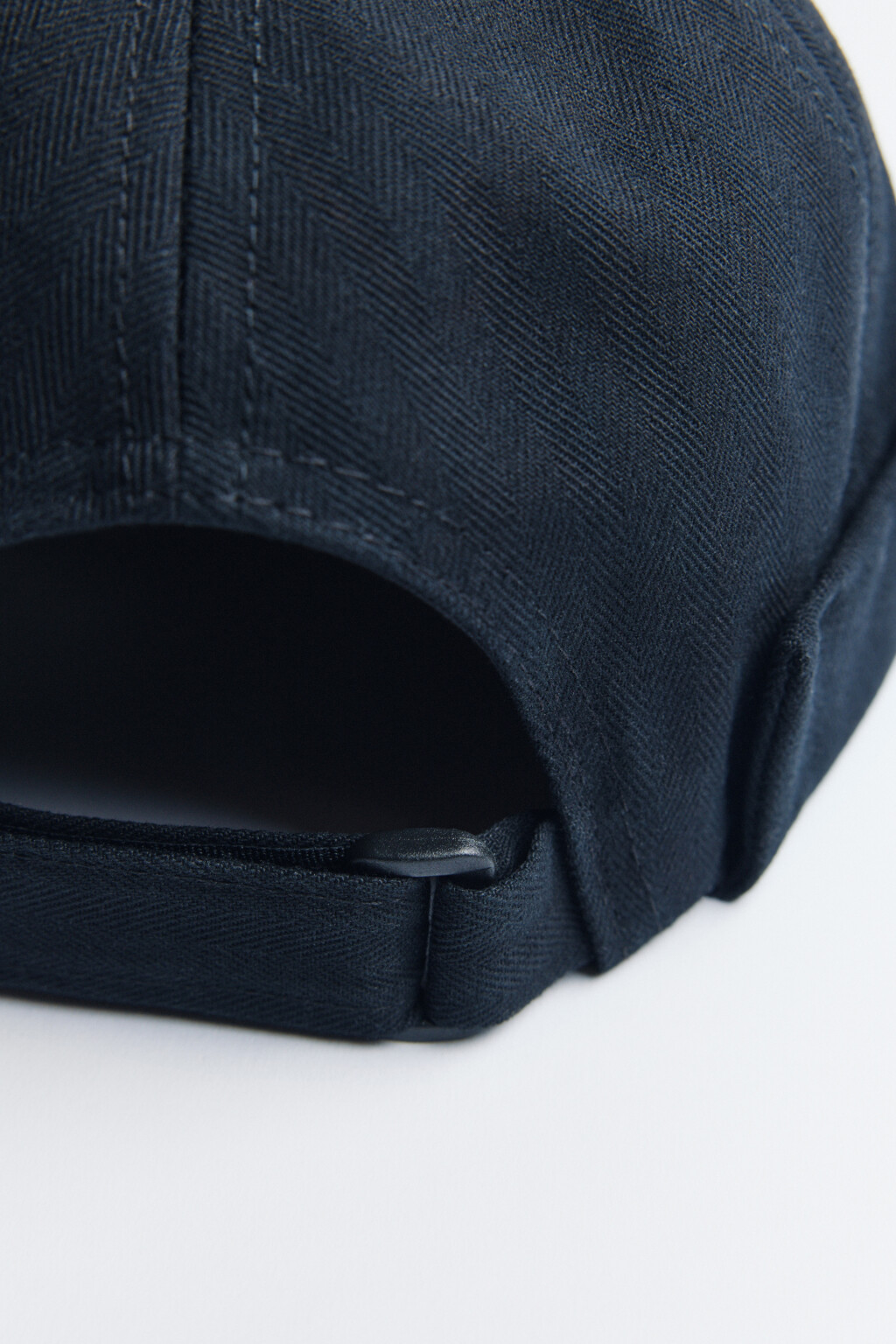 Шапка-докер до ушей с пряжкой - цвет черный - 3