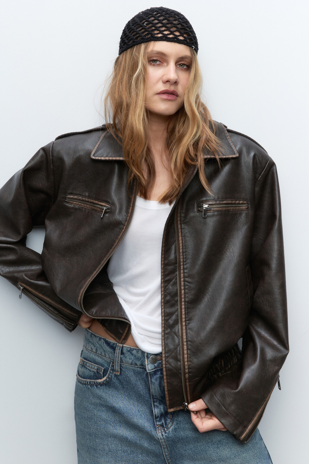 Шапка круглая ажурной вязки с кольцами - цвет черный - 1