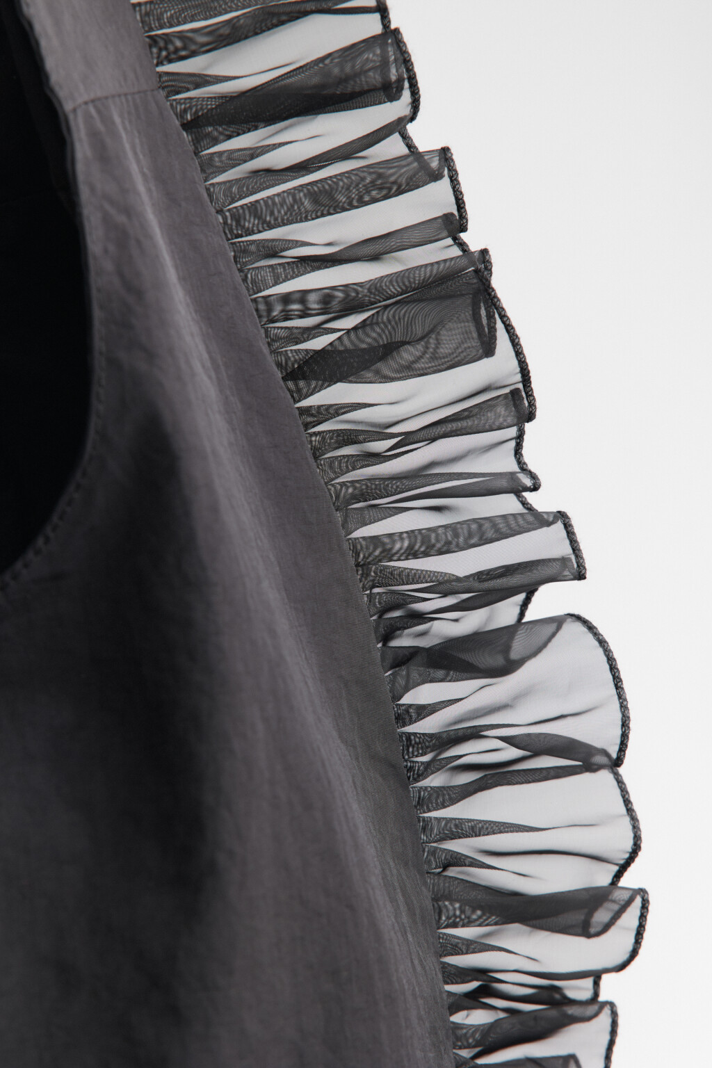 Сумка на плечо с оборками из органзы - цвет черный - 3