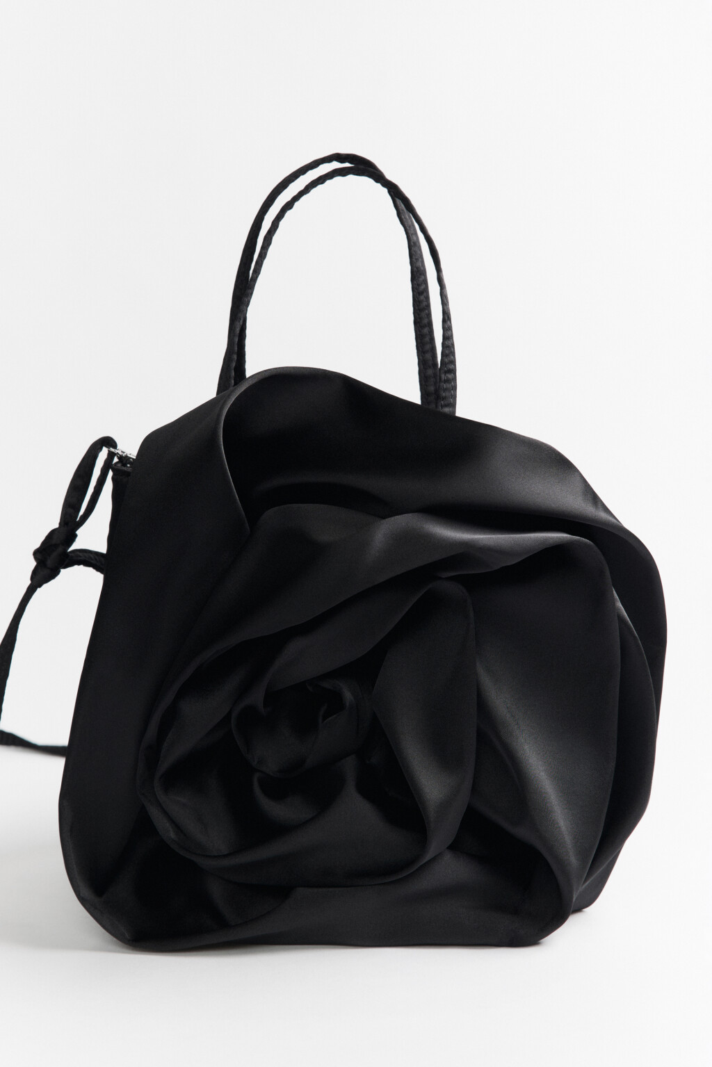 Сумка-кроссбоди атласная с объемным цветком - цвет черный - 5