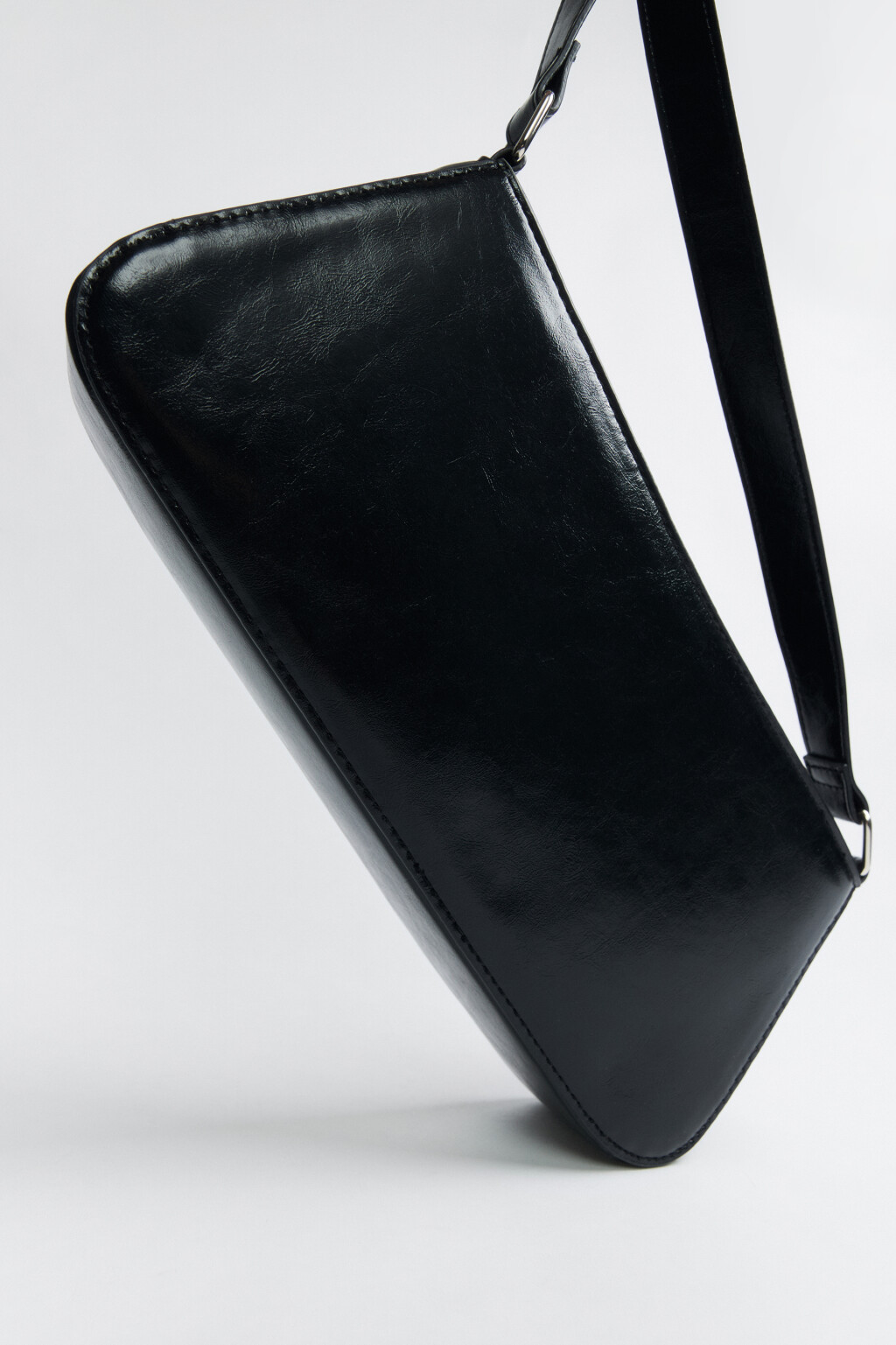 Сумка-трапеция на плечо с неоновым эффектом - цвет черный - 7