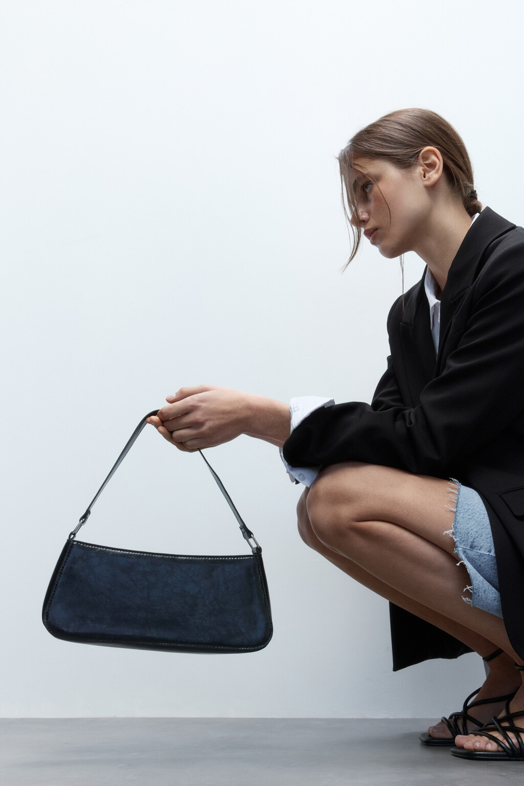 Сумка-трапеция на плечо с неоновым эффектом - цвет черный - 8