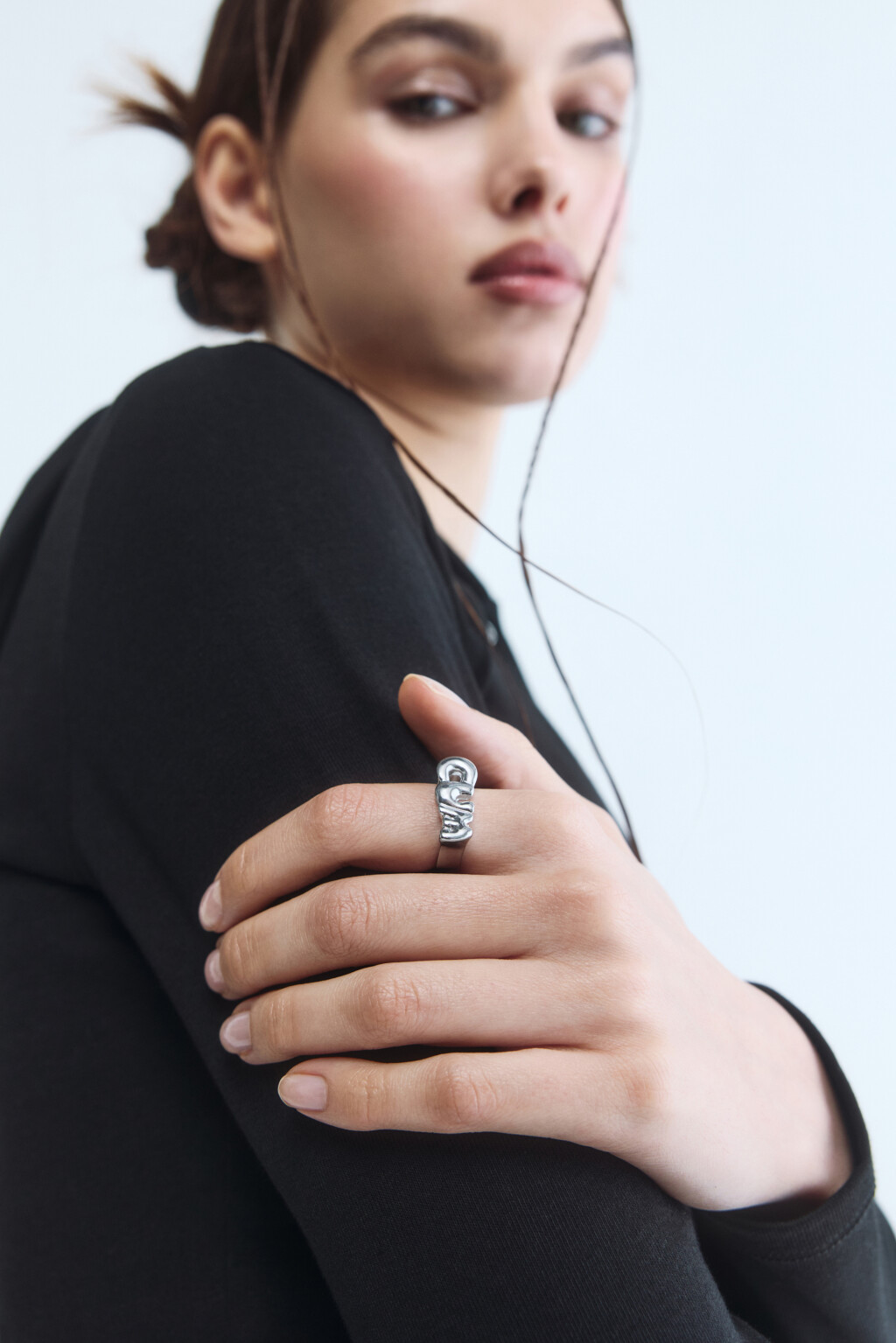 кольцо женское - цвет серый - 1