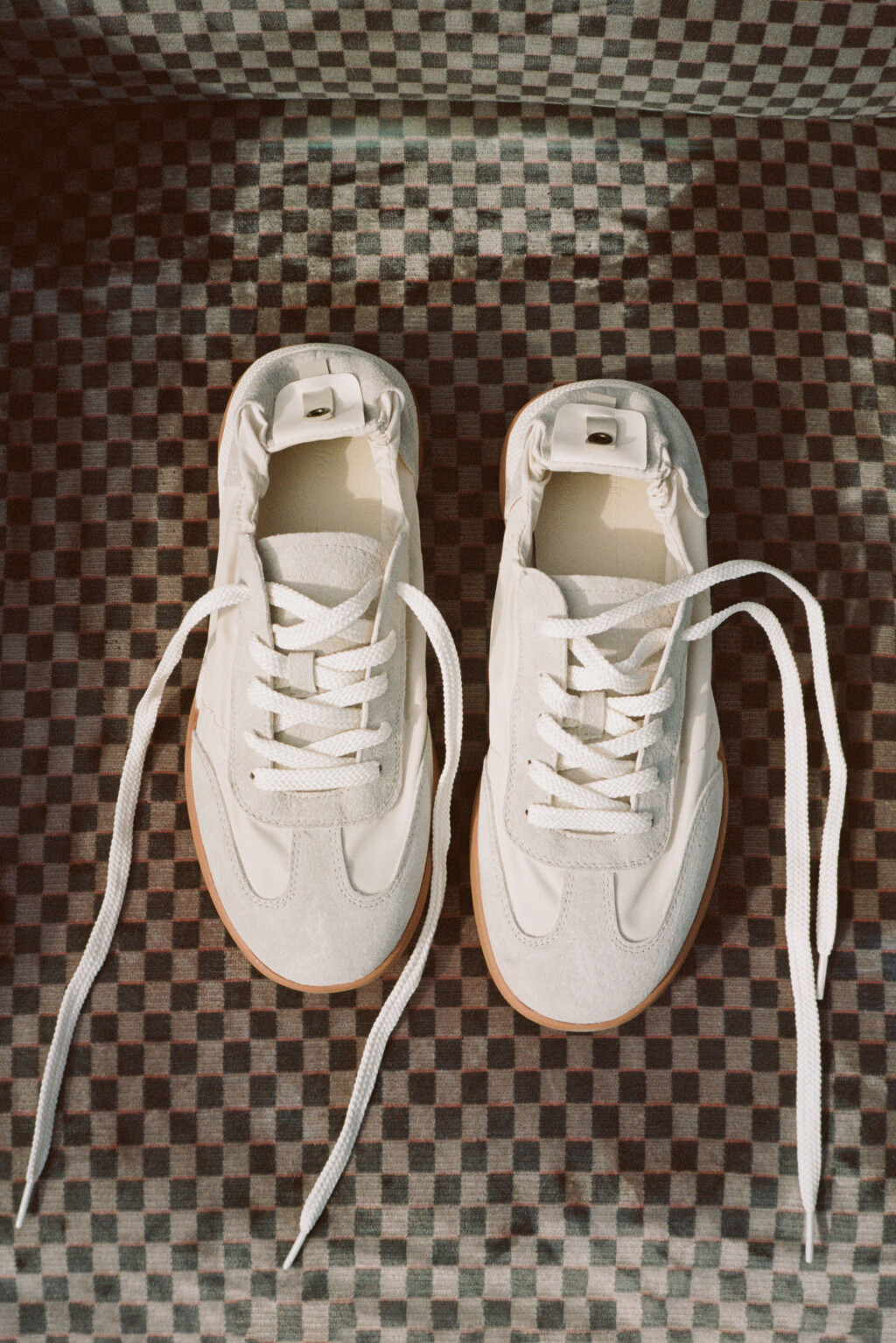 Кроссовки из кожи и текстиля с эластичной пяткой - цвет бежевый - 7