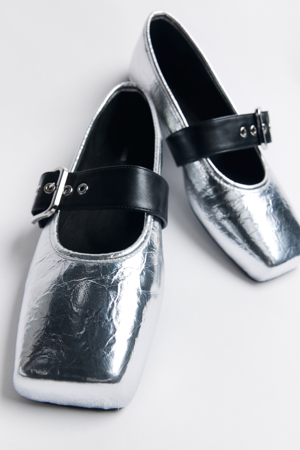 Балетки серебристые с ремешком - цвет серый - 6