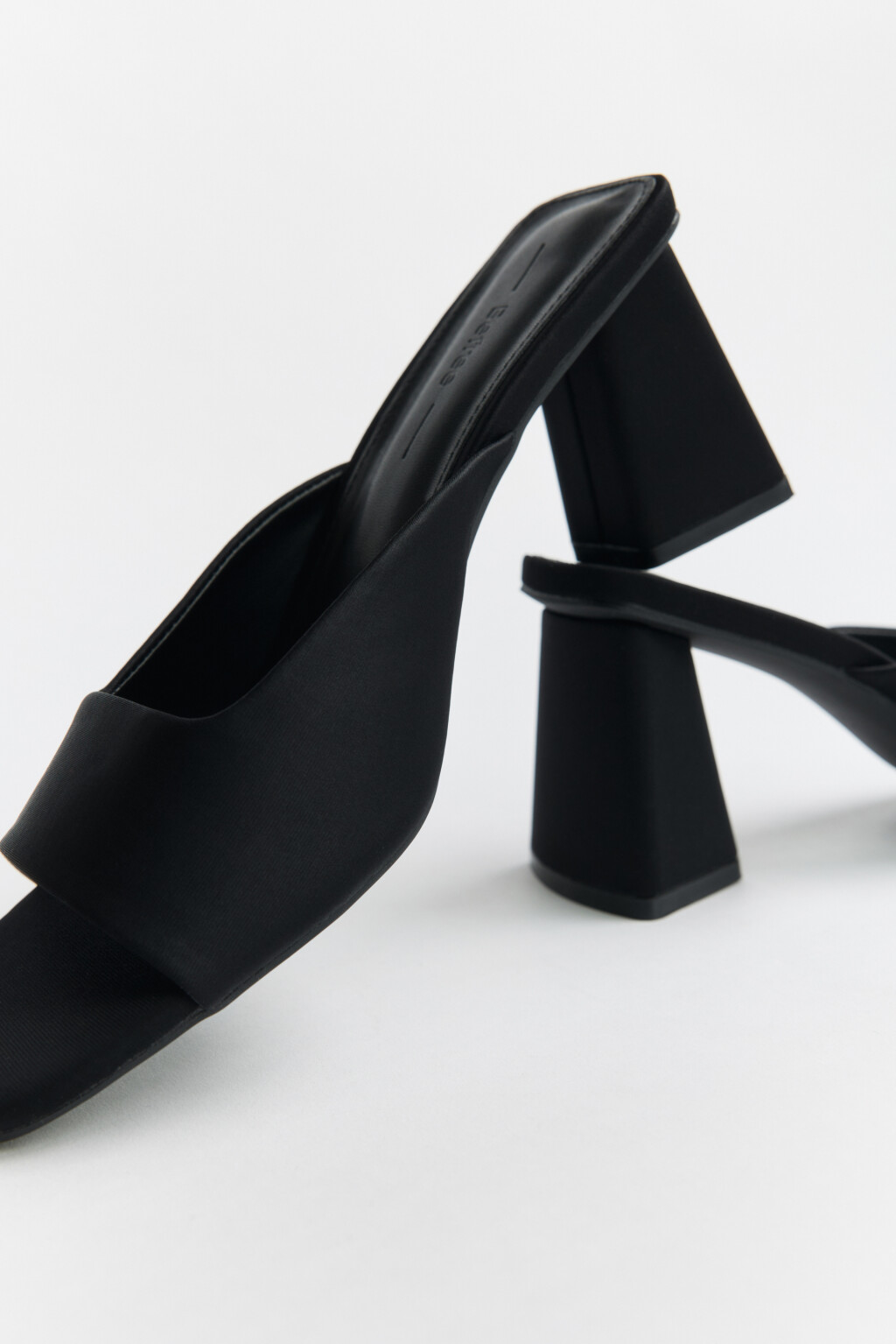 Мюли из текстиля на устойчивом каблуке - цвет черный - 6