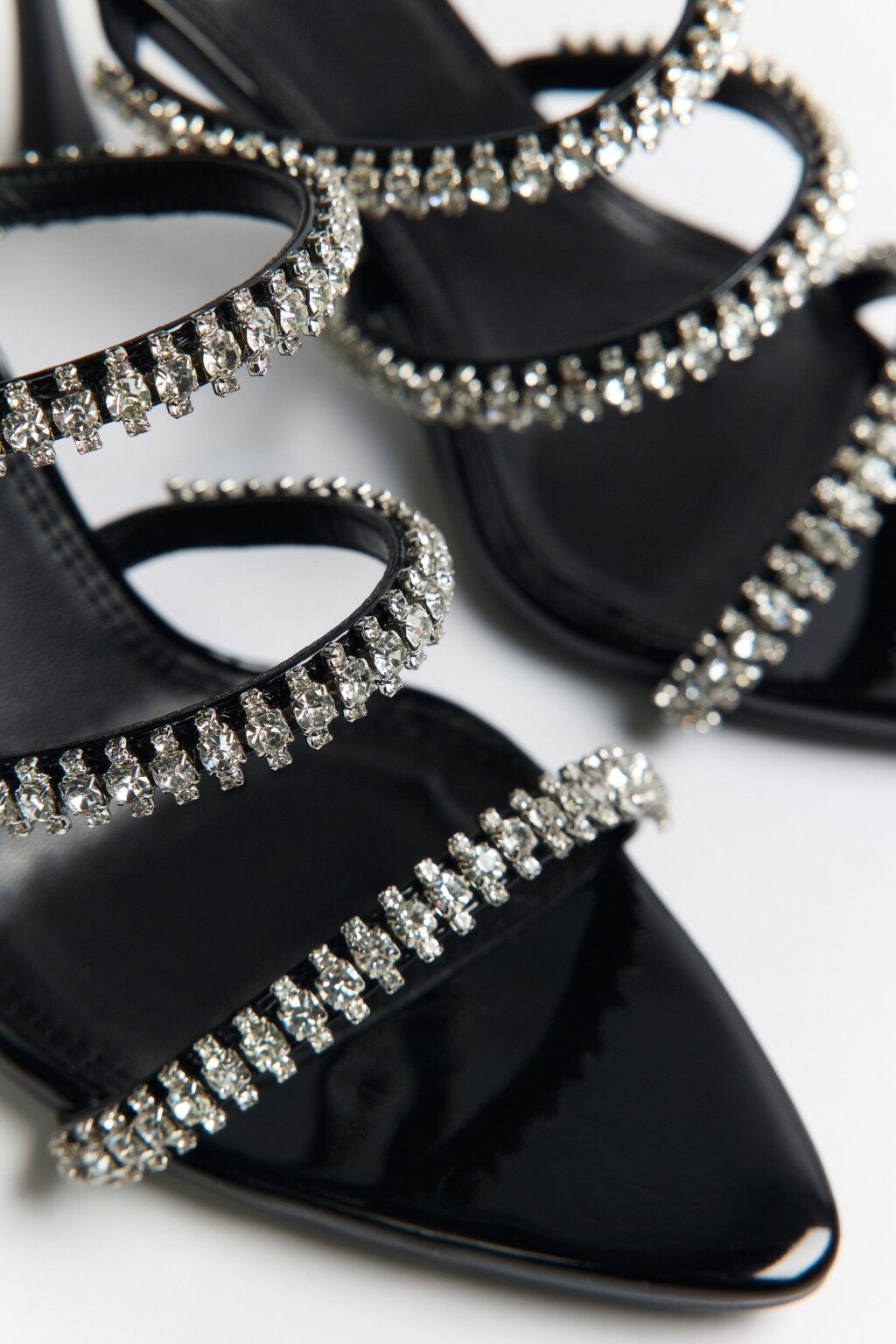Мюли с ремешками и стразами на каблуке - цвет черный - 4