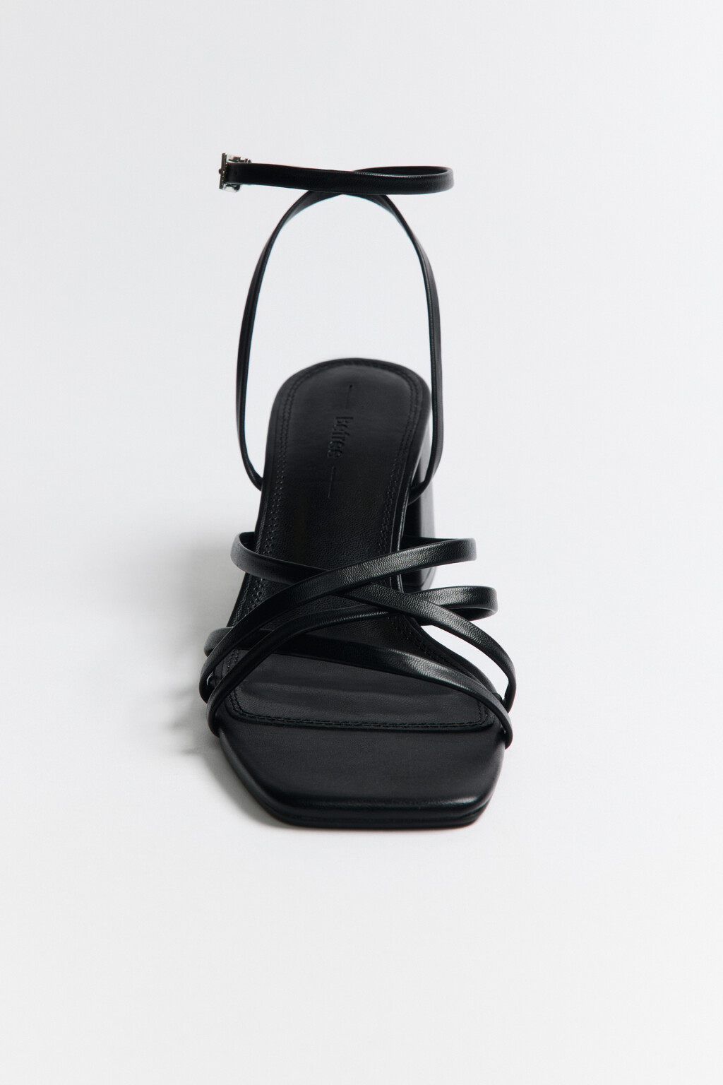 Босоножки на устойчивом каблуке - цвет черный - 2